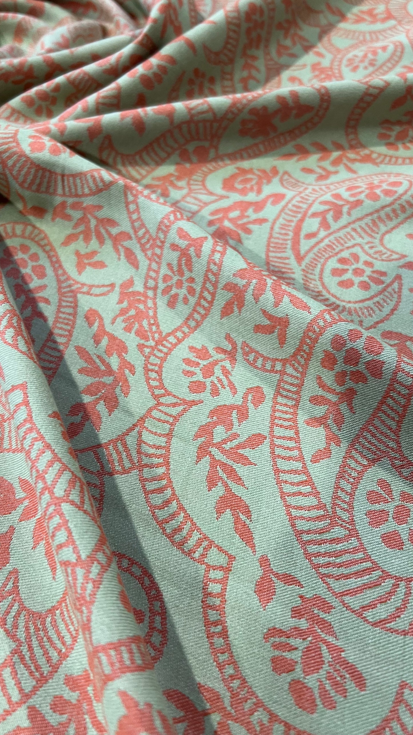 G01 NIKOS 012 viscose damast big paisley
