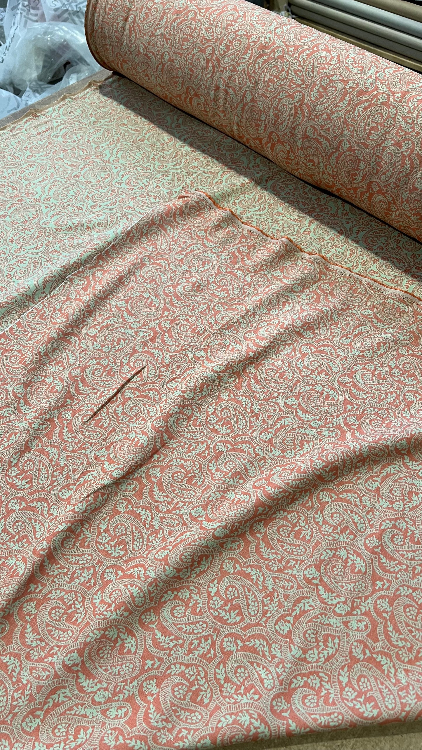 G01 NIKOS 011 viscose damast small paisley