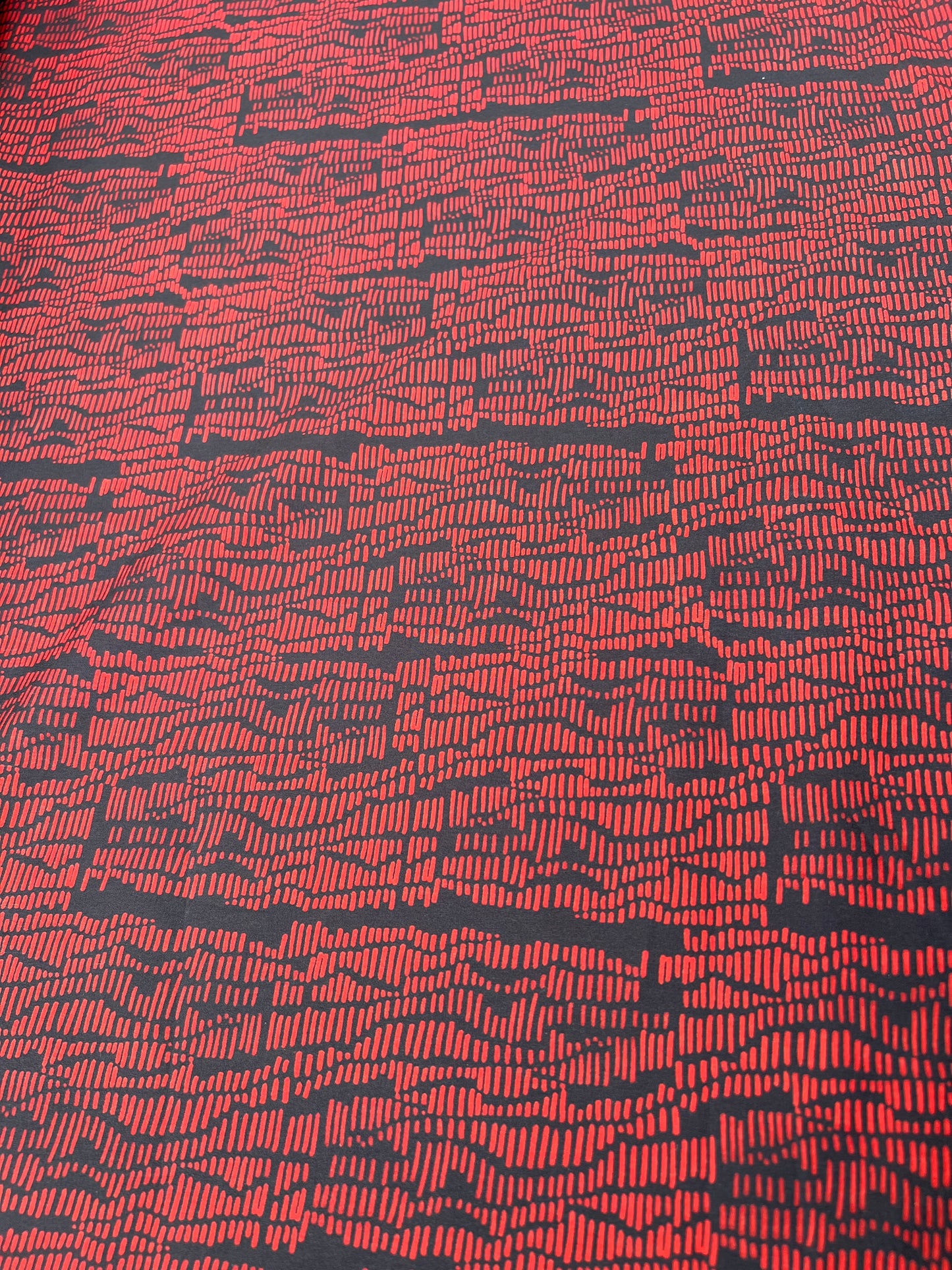 Fiona 019 viscose crêpe black red print