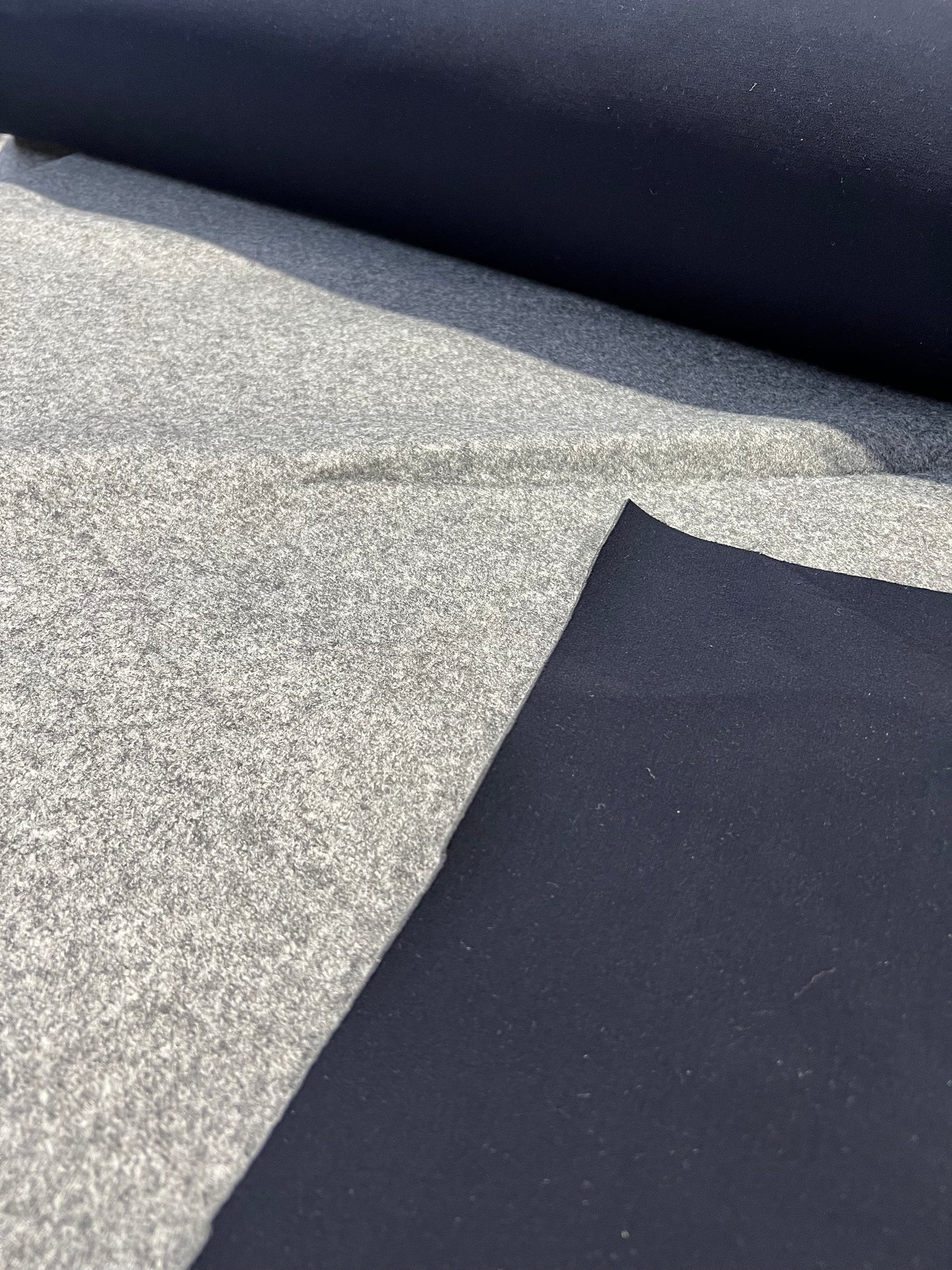 Flip side 024 grey wool double face navy