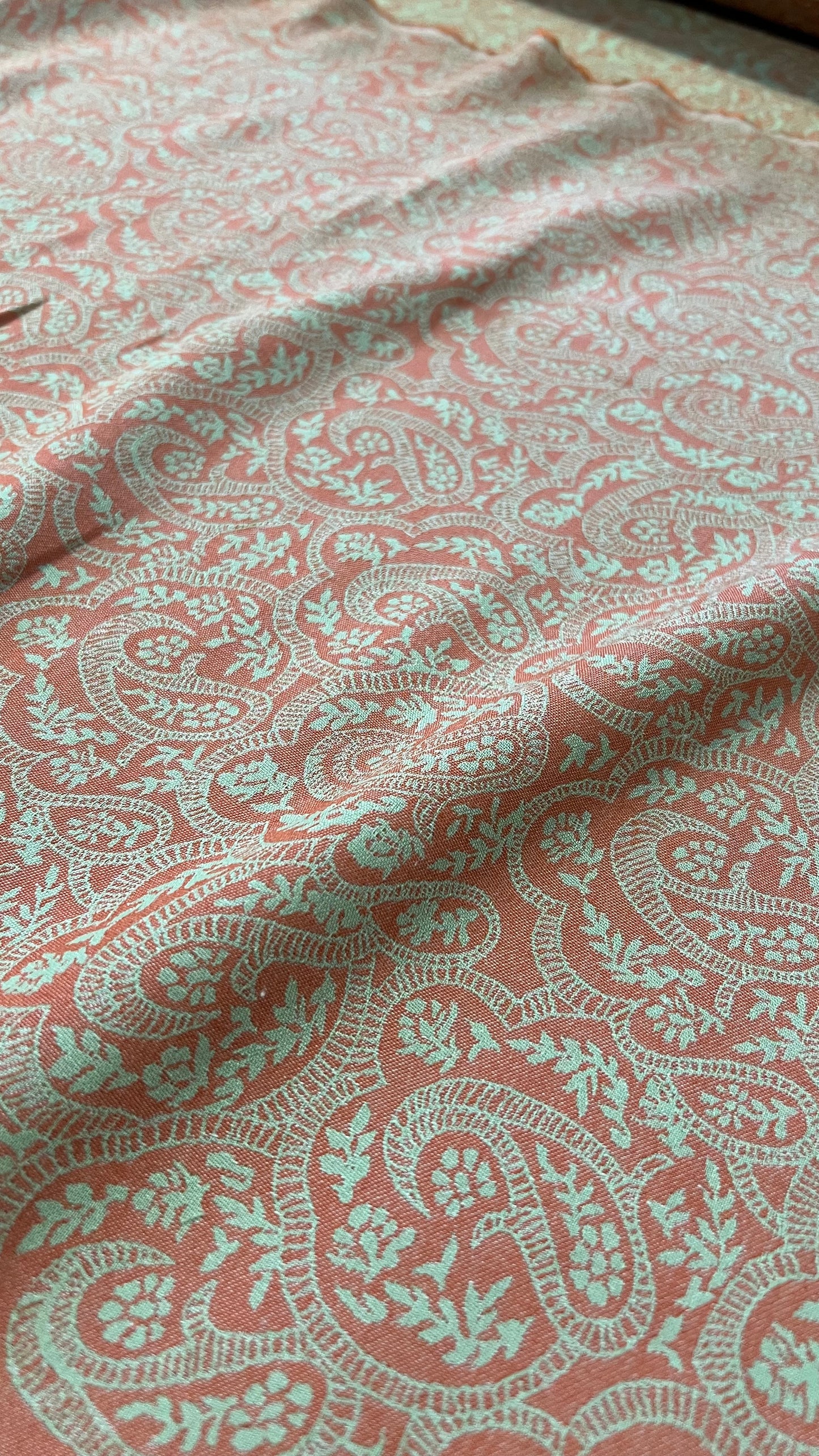 G01 NIKOS 011 viscose damast small paisley