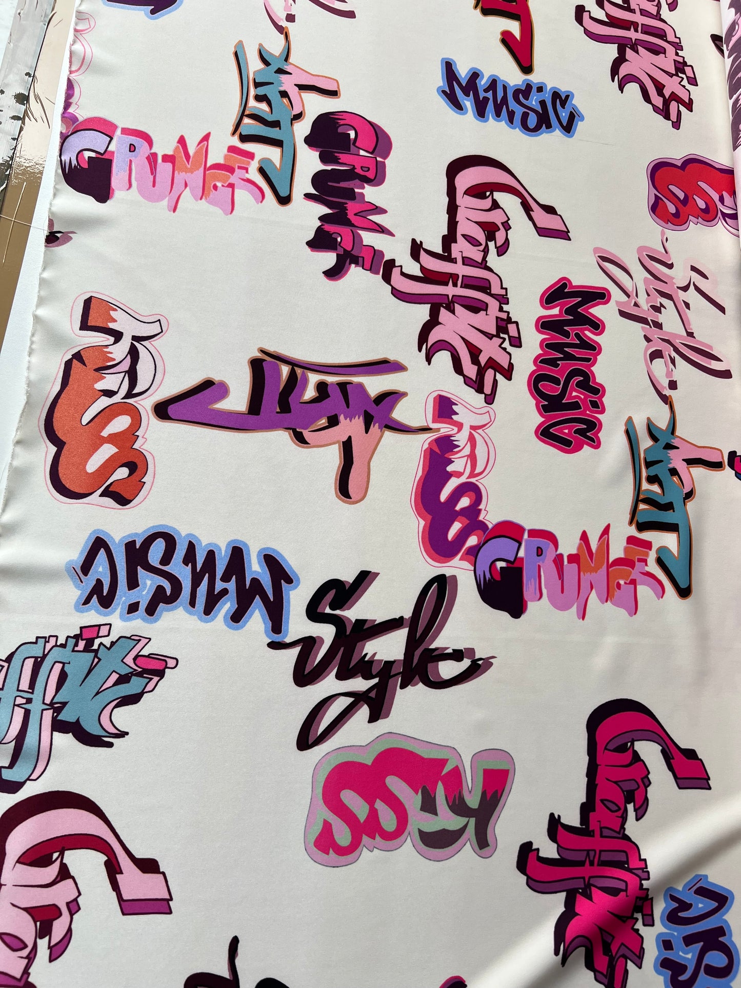 Wallet on diet 039 crepe poly graffiti