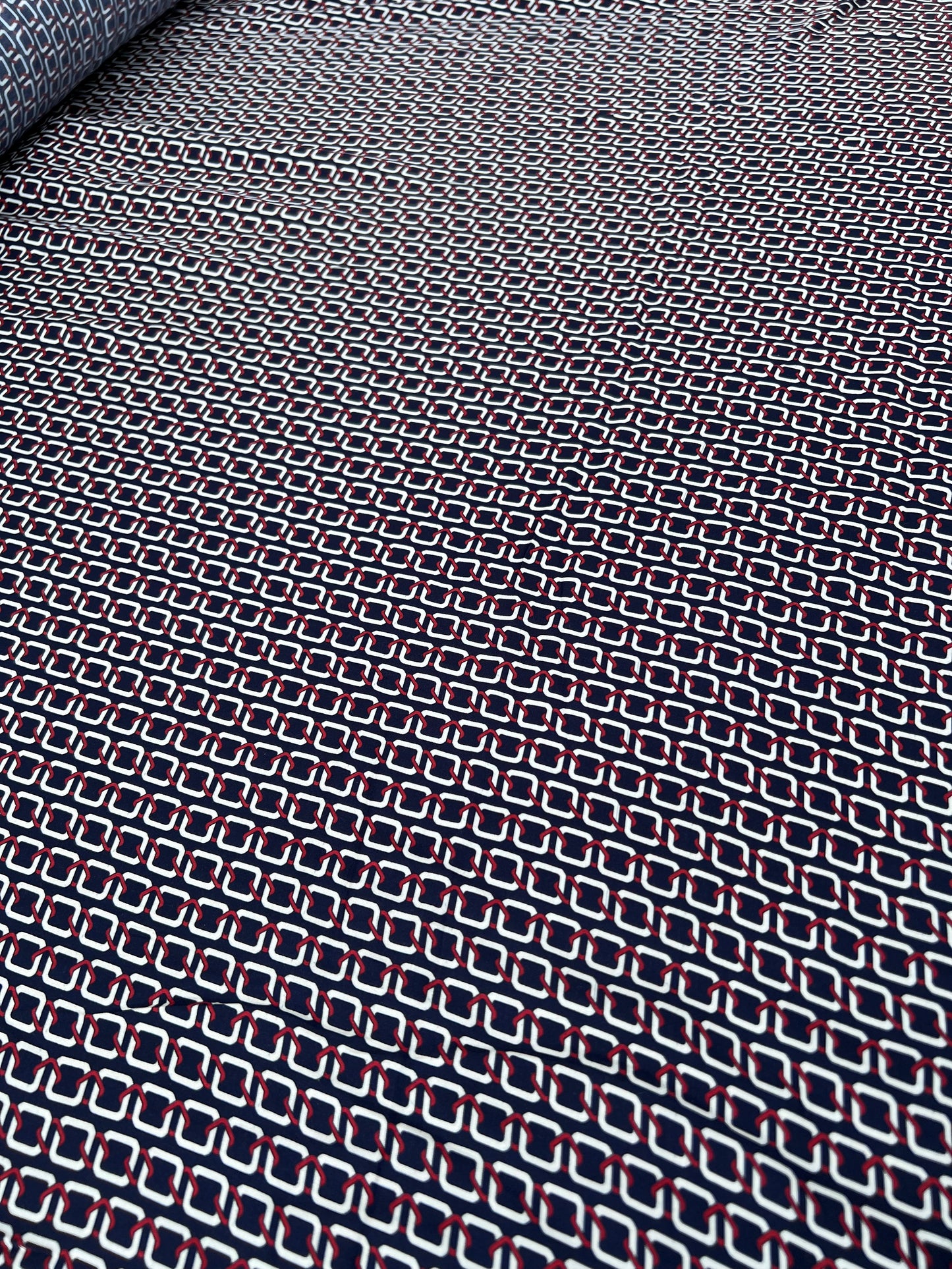 Fiona 020 satin viscose navy with ref ecru chain prints