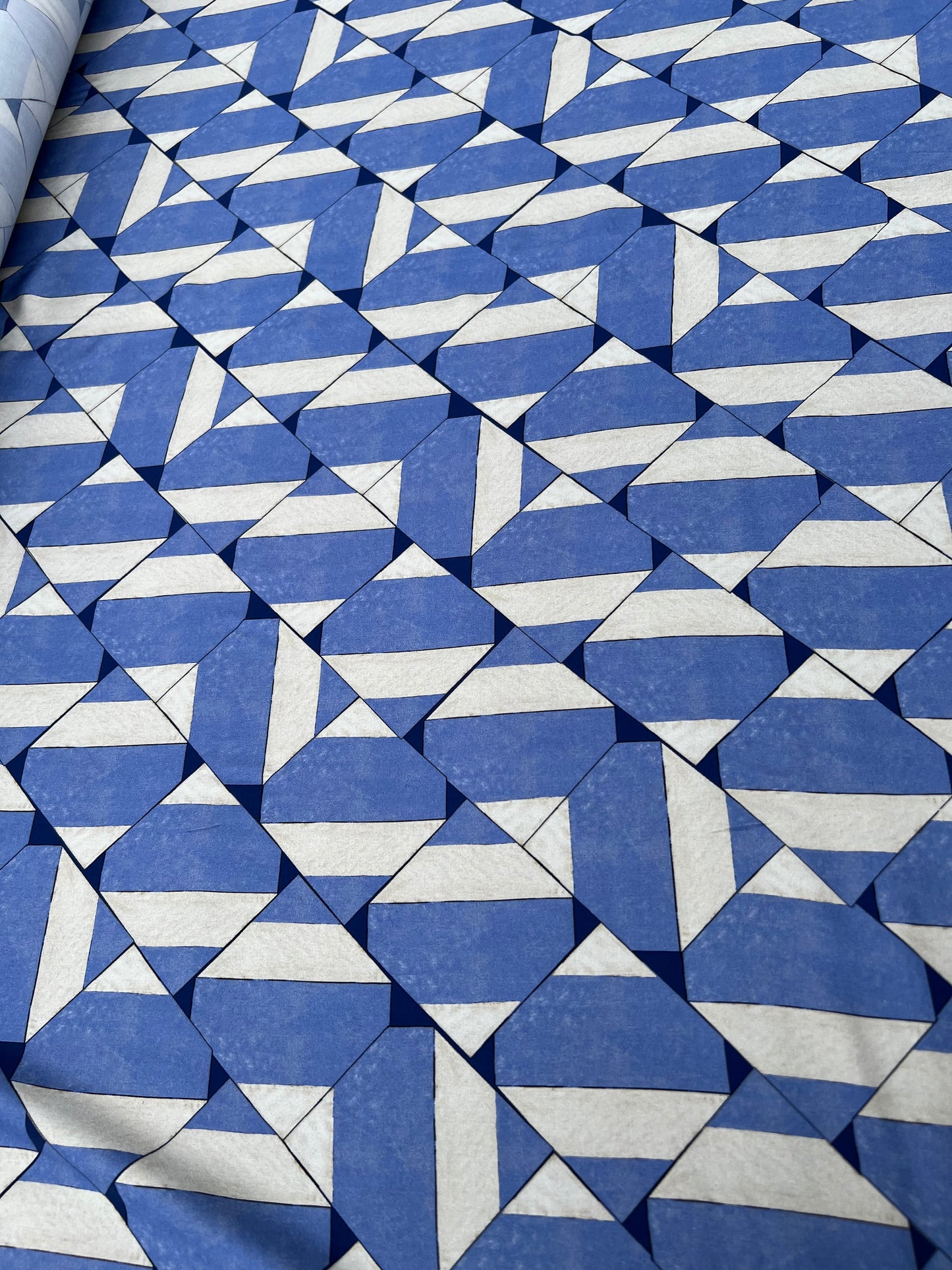 Fiona 012 viscose fibrane geometrical print blue/ecru