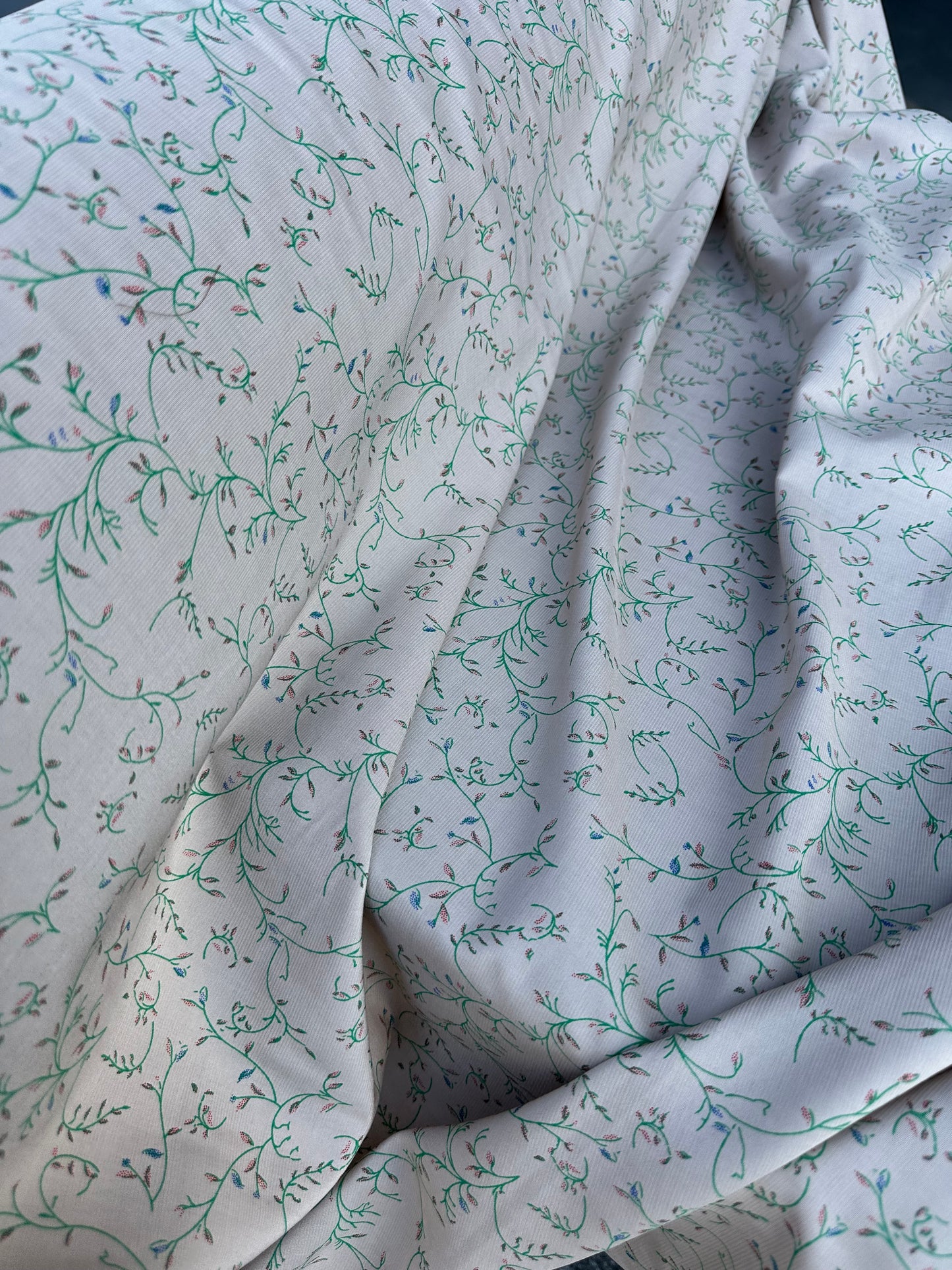 C02 Charlotte 002 Viscose Print Small Flowers Sand
