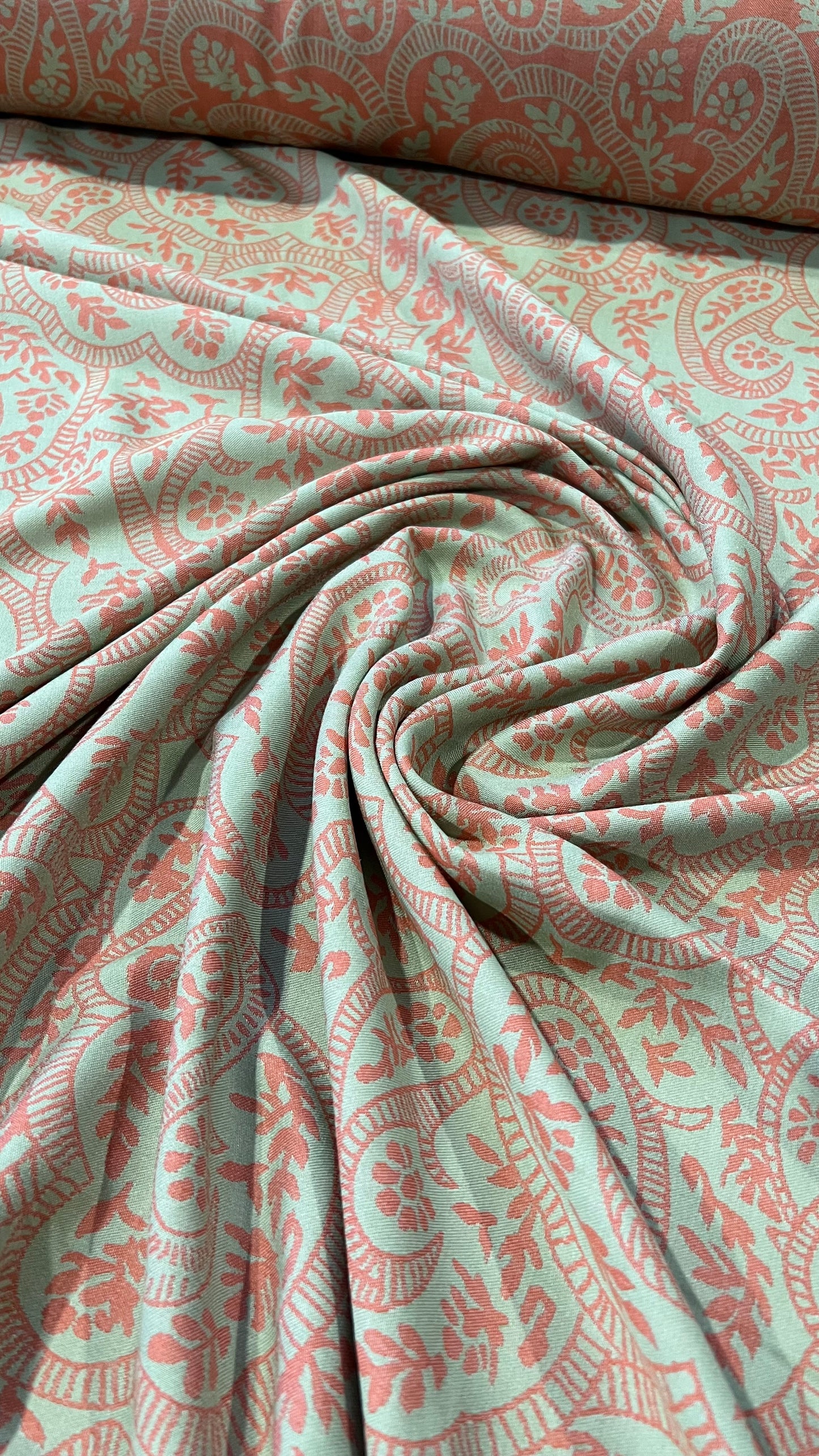 G01 NIKOS 012 viscose damast big paisley