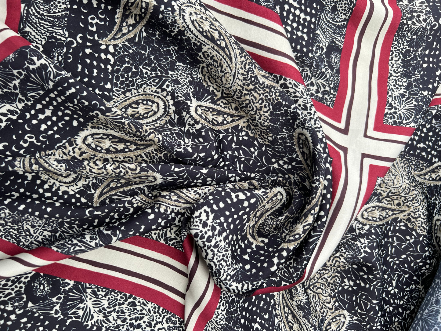 Fiona 021 satin viscose foulard with cashmere print