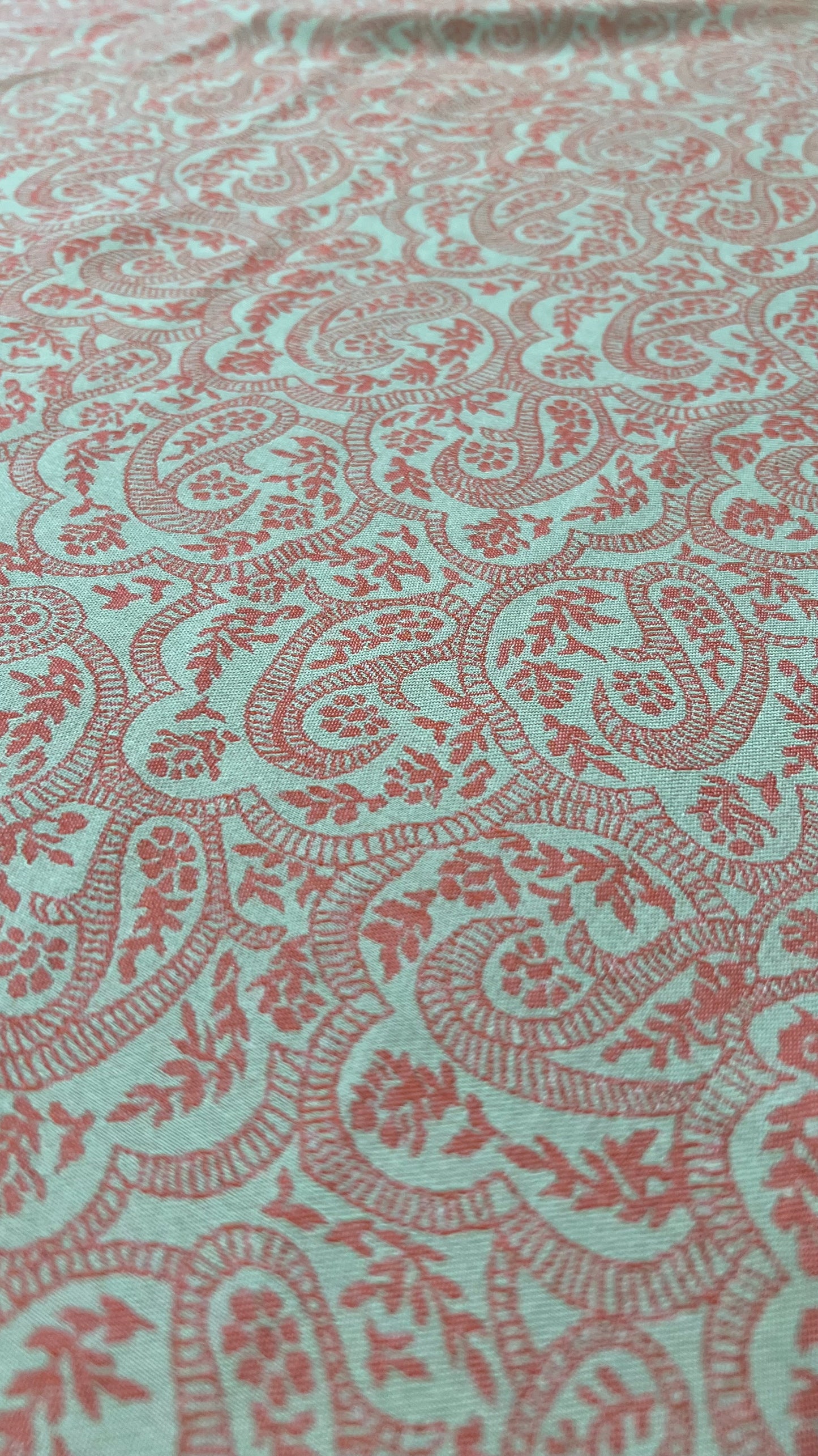 G01 NIKOS 011 viscose damast small paisley