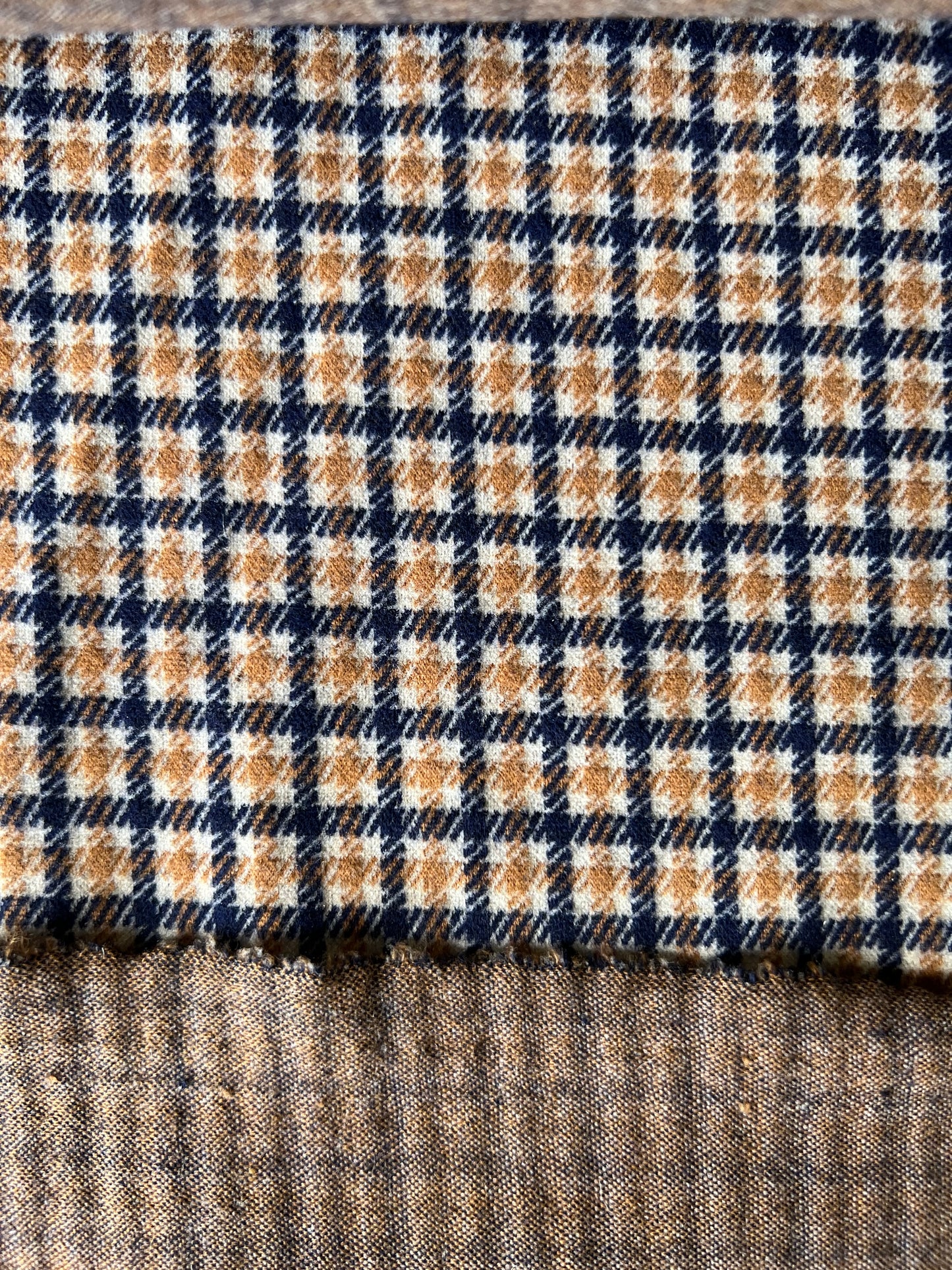 Wallet on diet 061 Wool jersey navy/mustard check