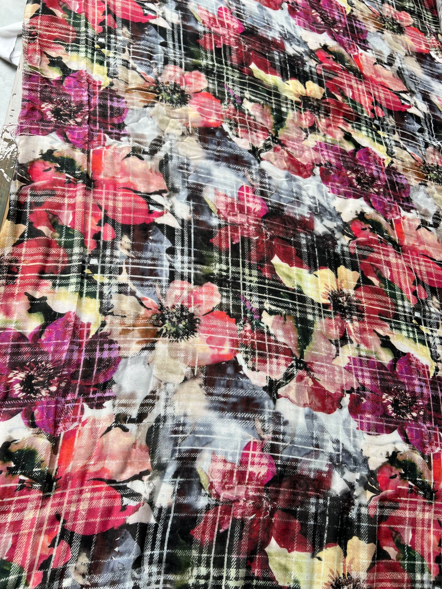 Wallet on diet 037 voile viscose check with flowers