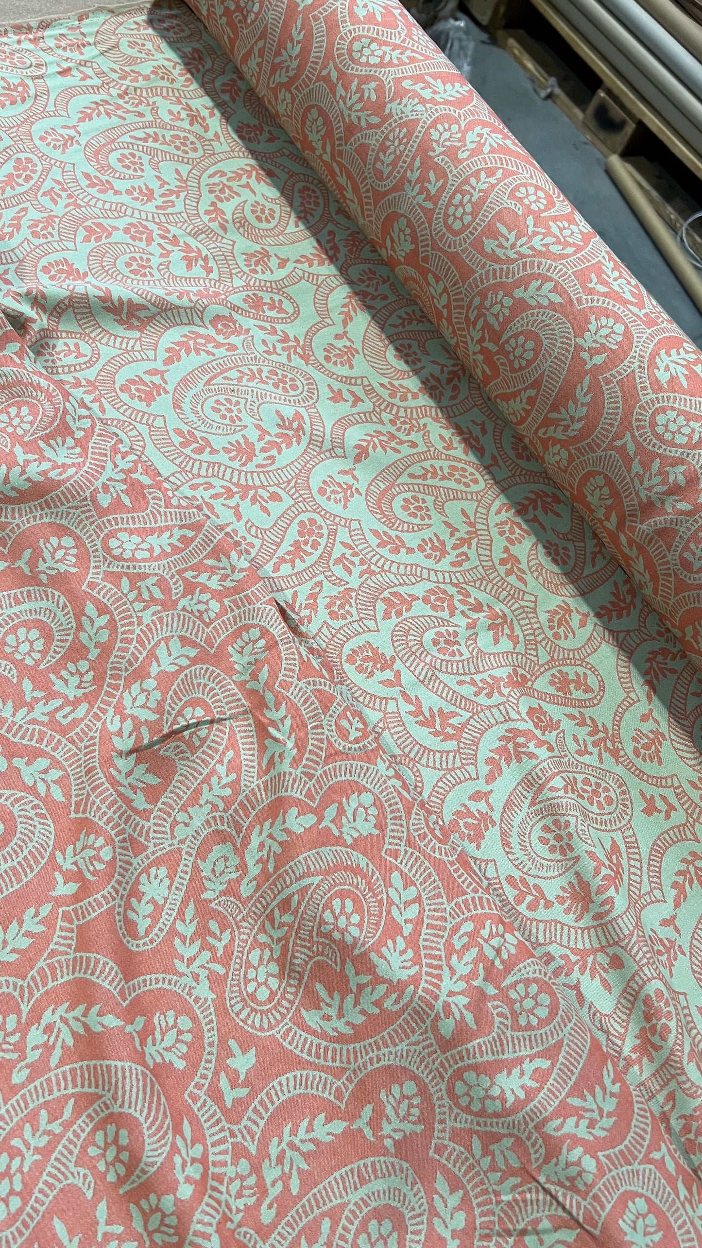 G01 NIKOS 012 viscose damast big paisley
