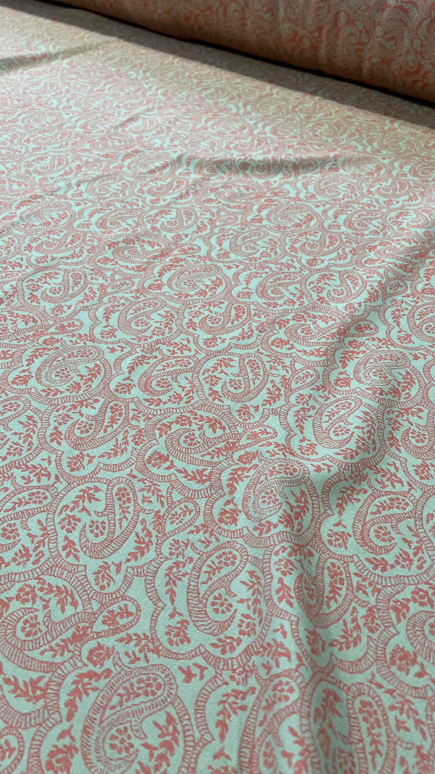 G01 NIKOS 011 viscose damast small paisley