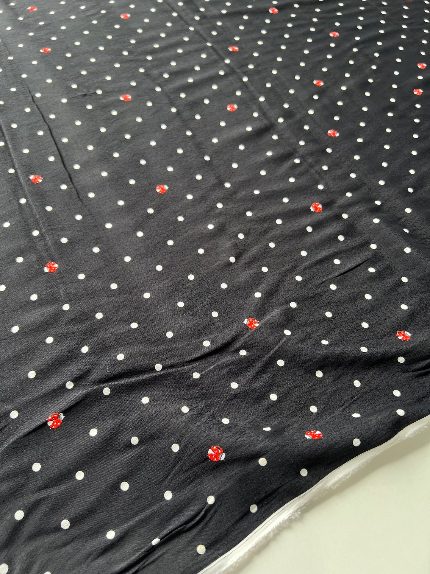 Wallet on diet 030 crêpe viscose black with white dots and ladybugs