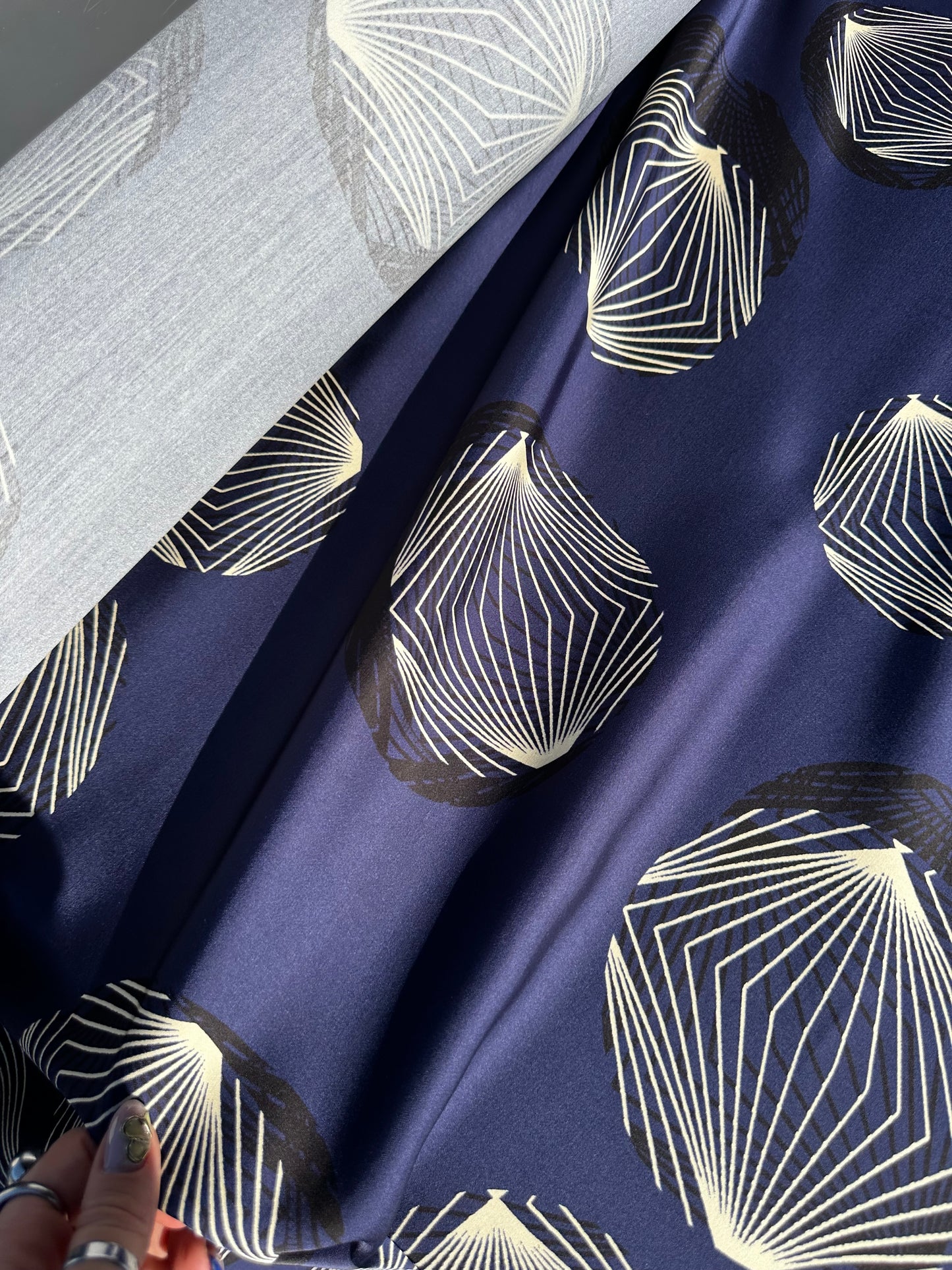A01 Charlotte 013 viscose satin print Navy Blue-Black-Off white