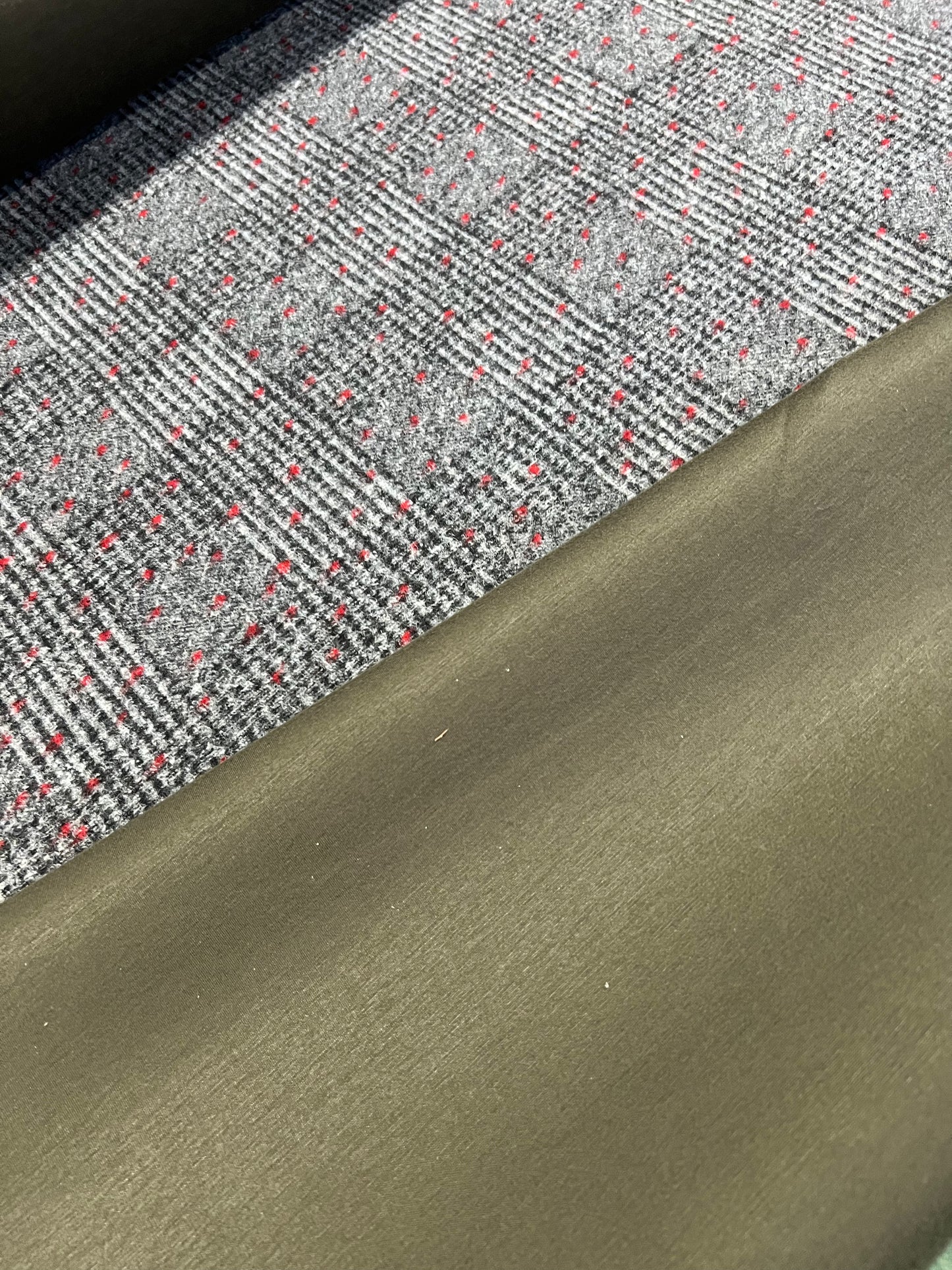 Flip side 054 grey check red dots double face khaki