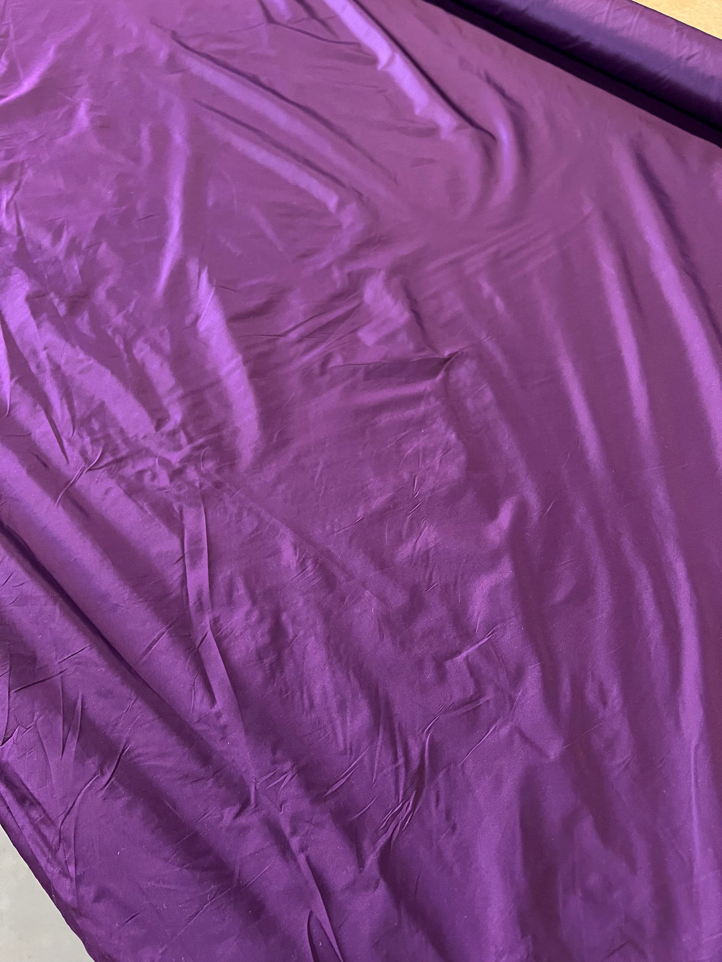 Light Taft 014 dark purple stretch