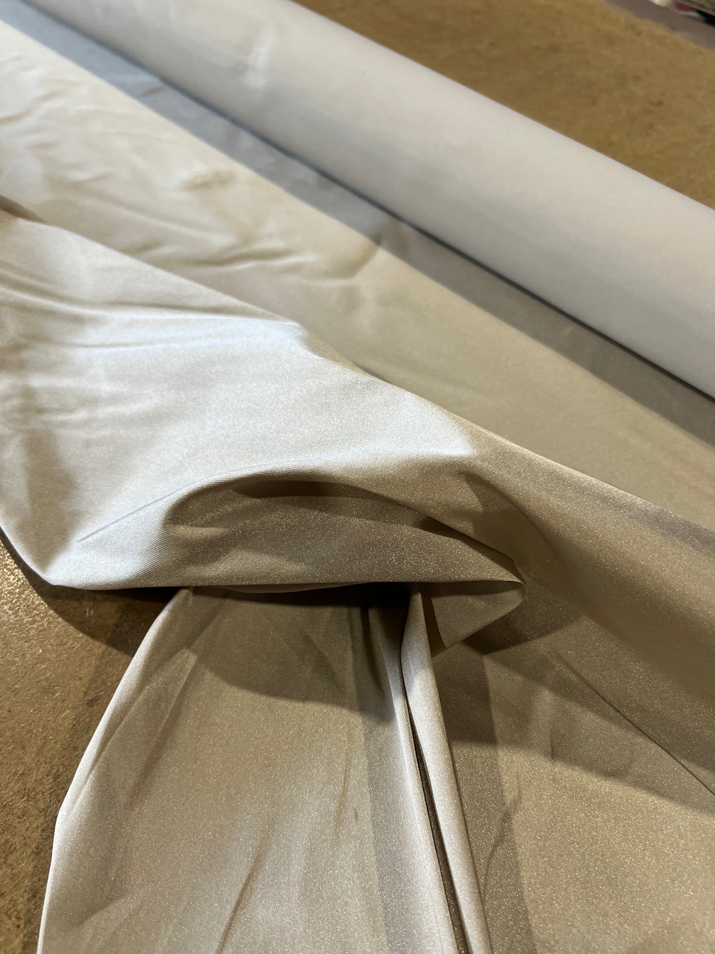 Light Taft 015 champagne stretch