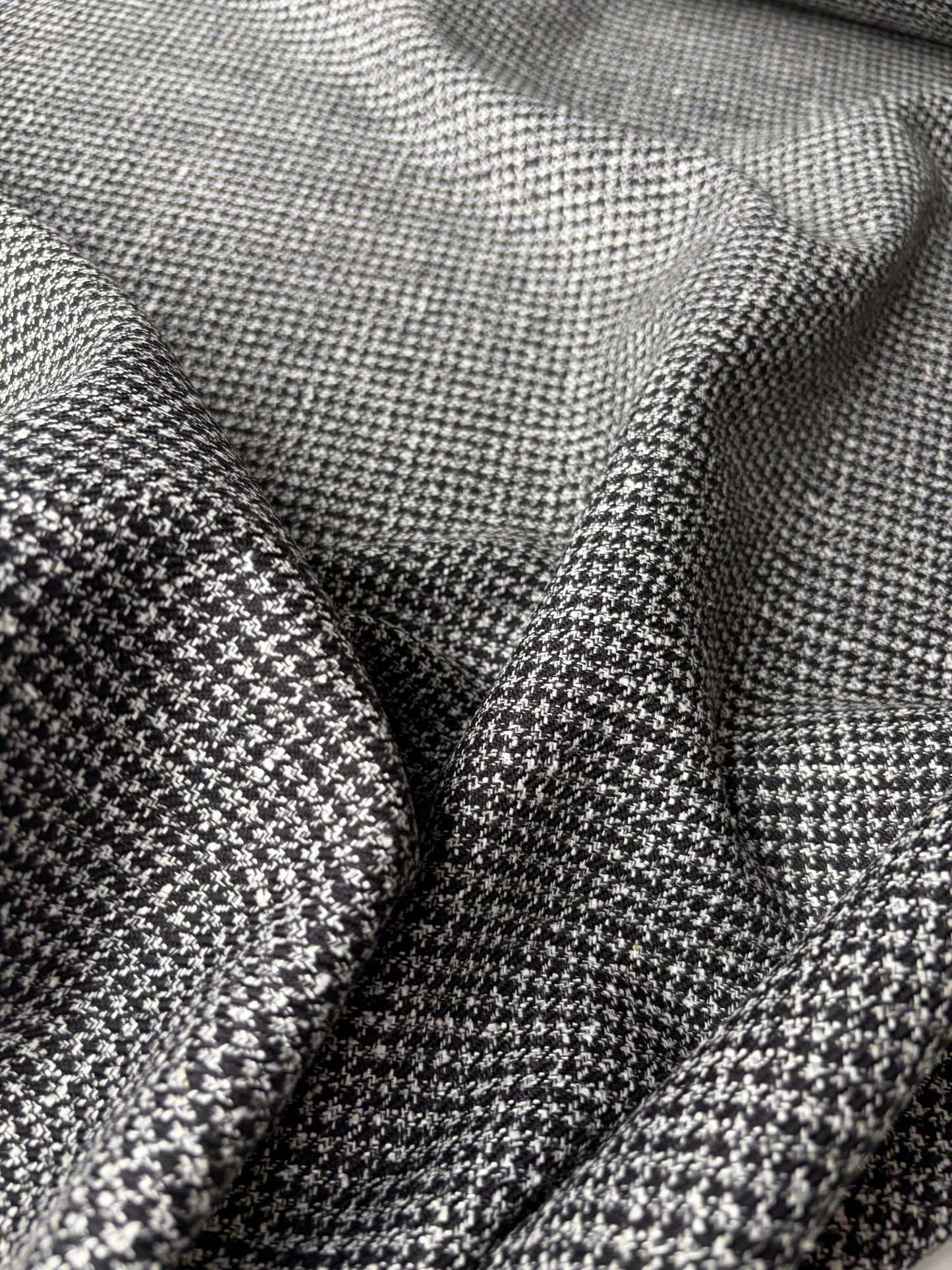 LORO 218 Dogtooth black/white wool Loro Piana