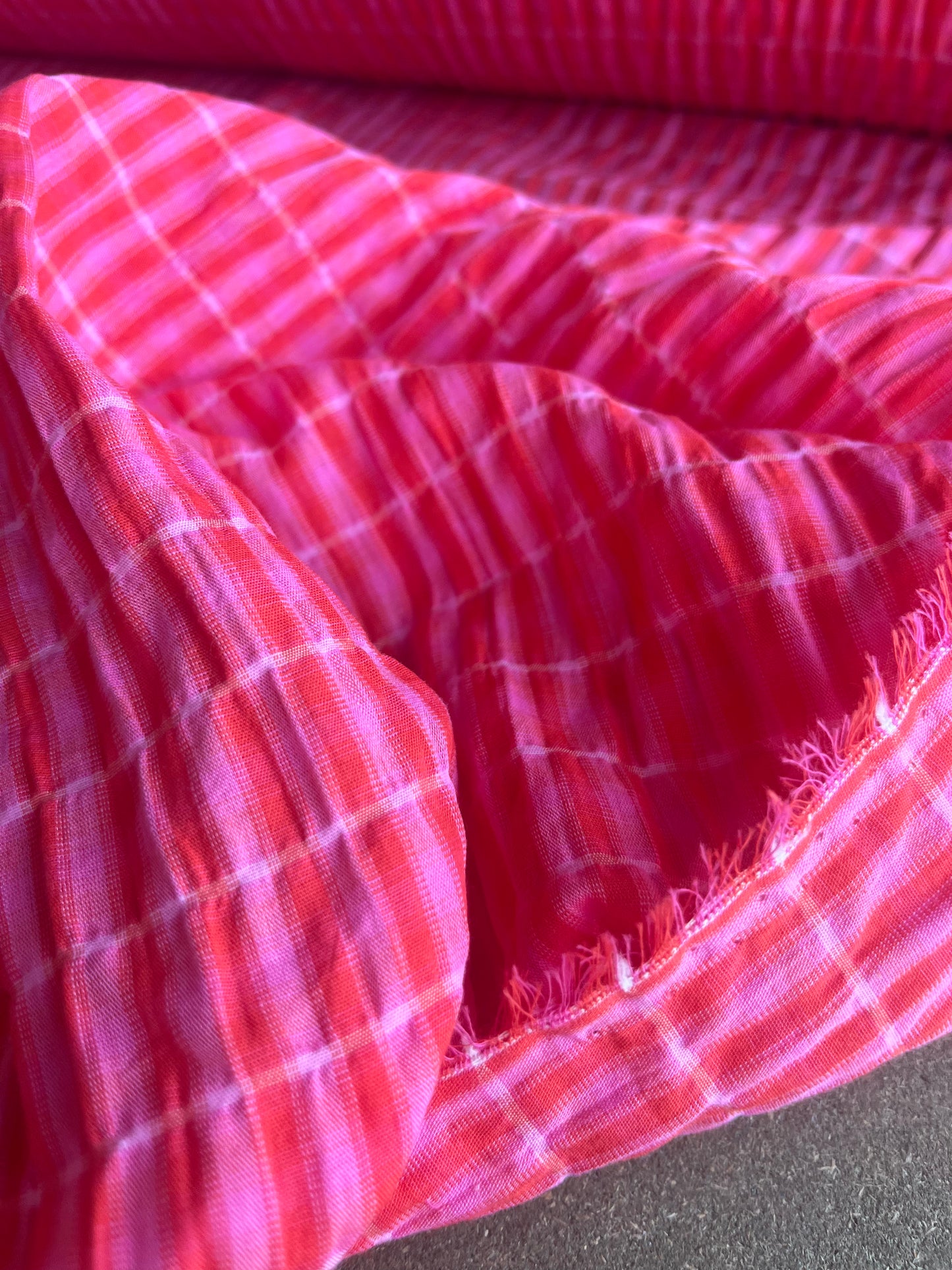 RW 003 light seersucker cotton check pink/red