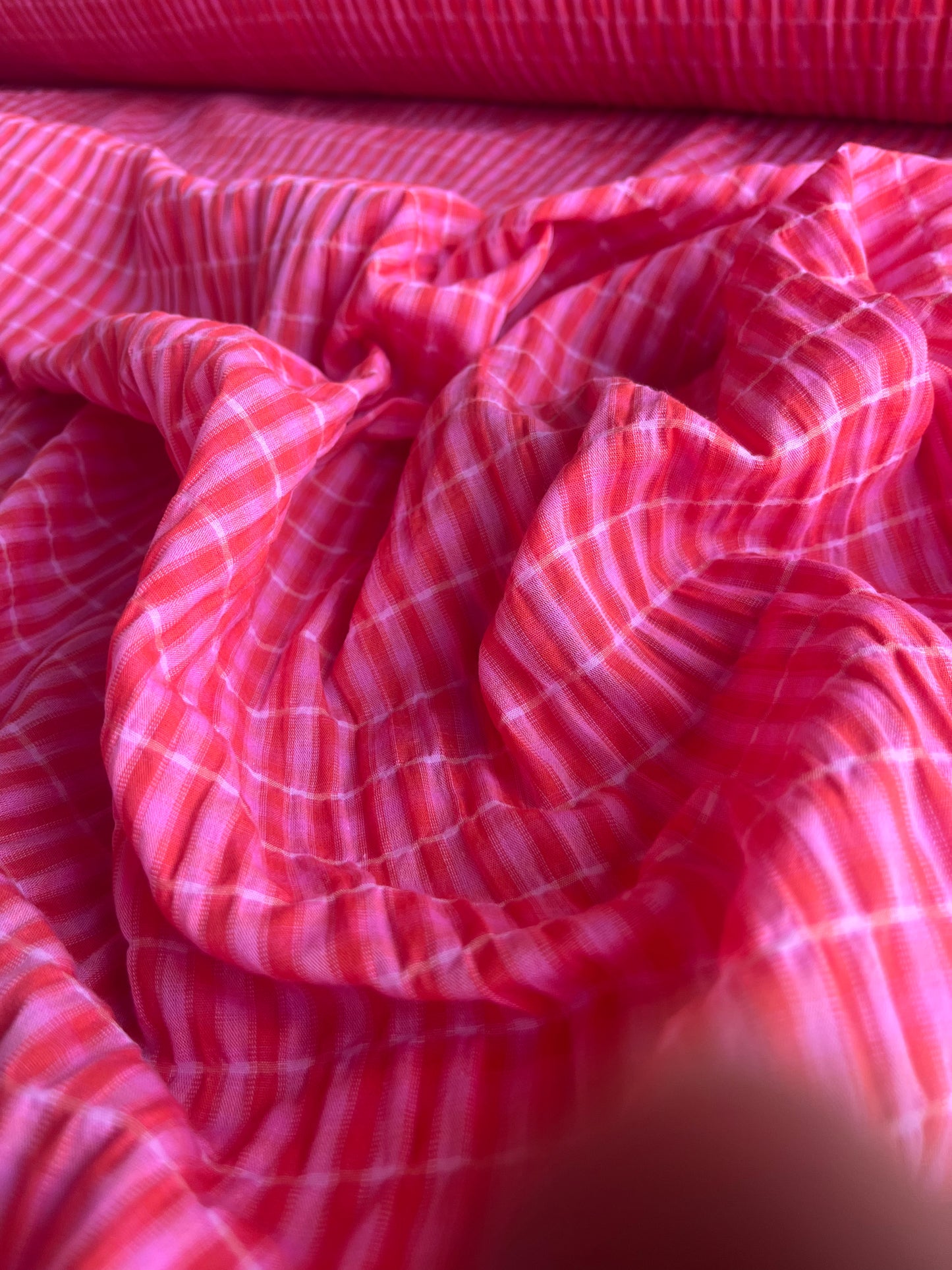 RW 003 light seersucker cotton check pink/red