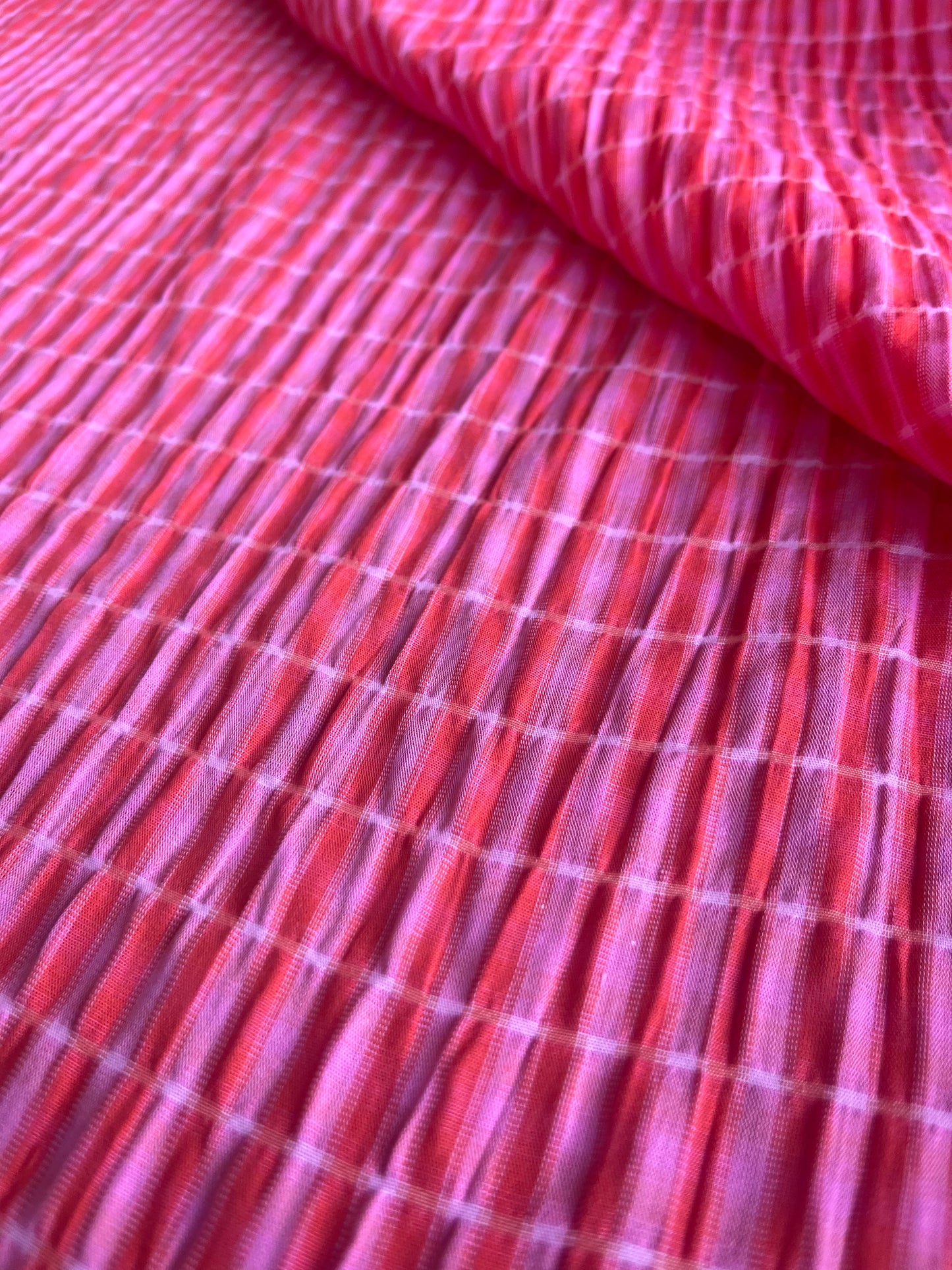 RW 003 light seersucker cotton check pink/red