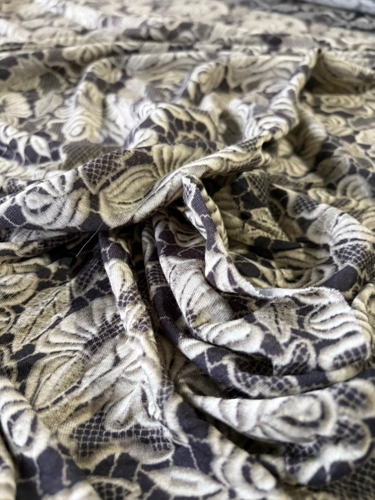 STAN 004 light jersey viscose brown flowers