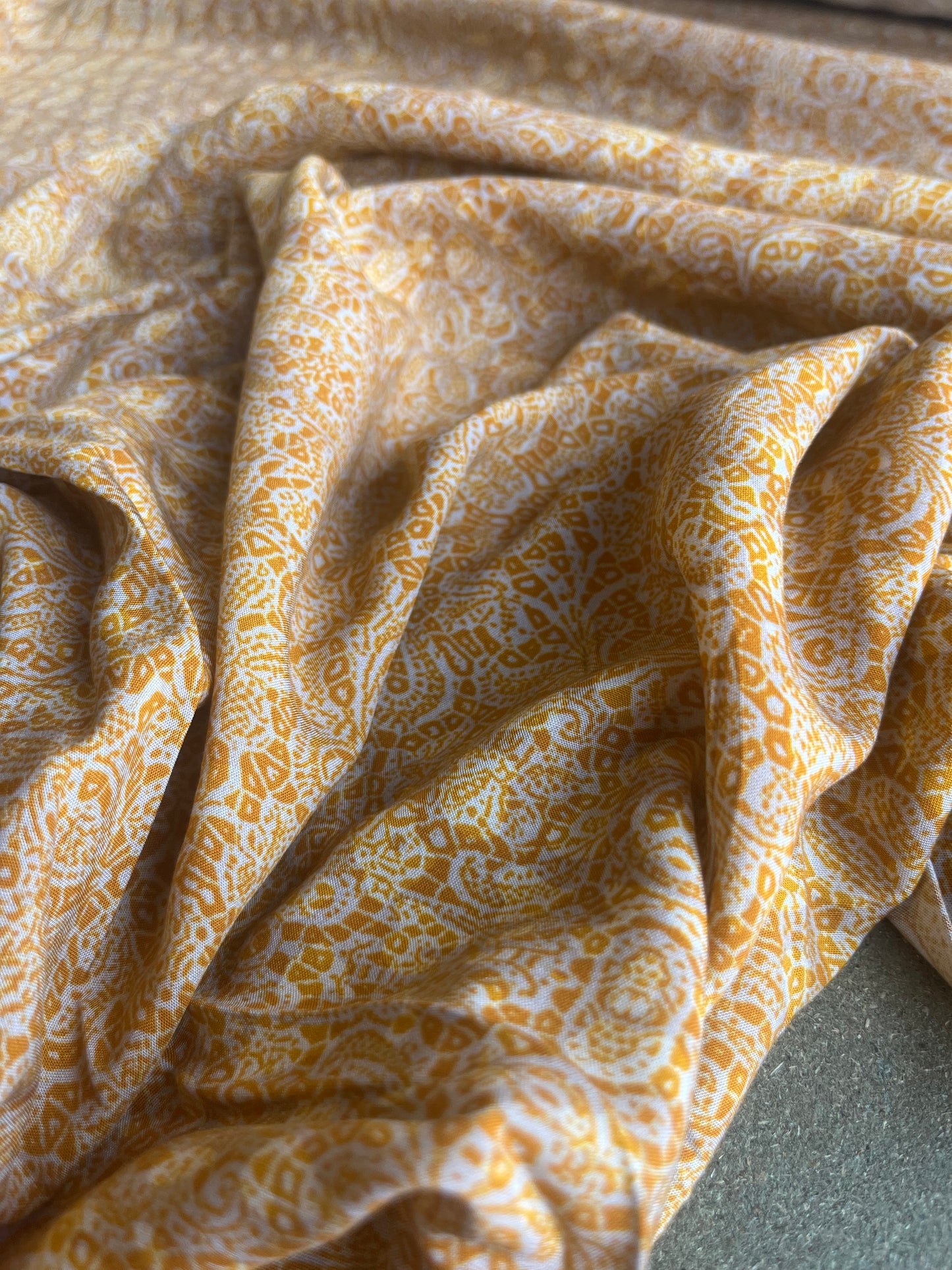 RW 016 viscose satin small orange print