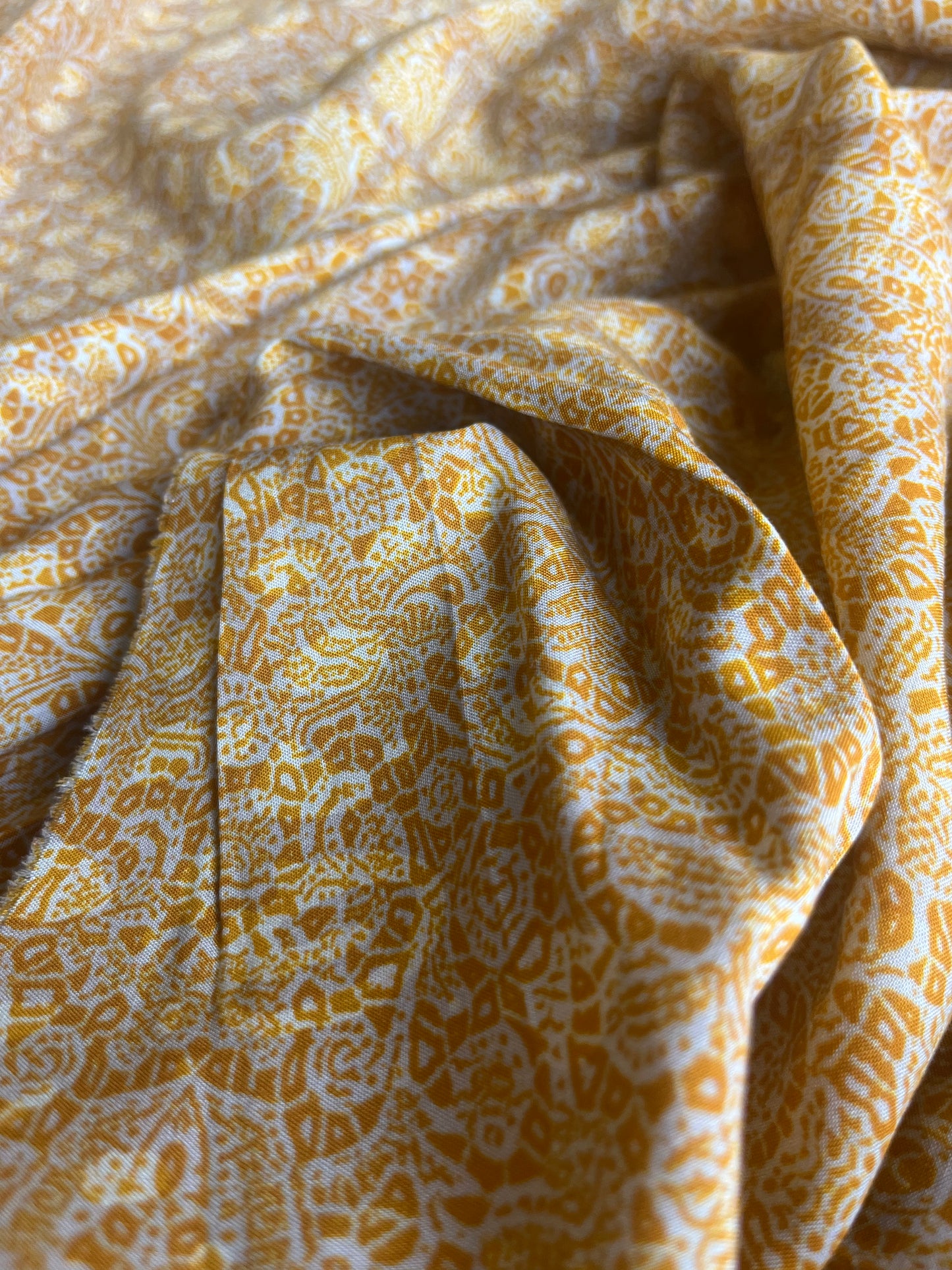 RW 016 viscose satin small orange print