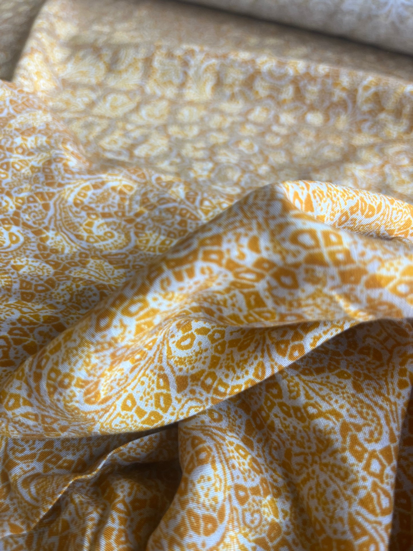 RW 016 viscose satin small orange print