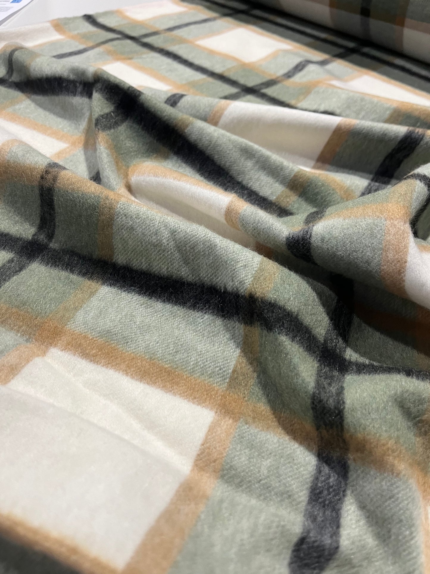 AGATHE 010 heavy wool check khaky/camel