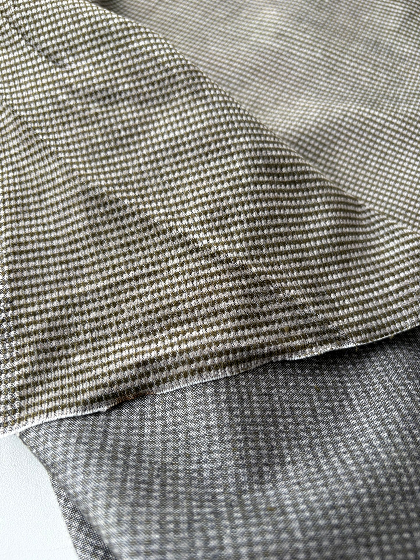 AMI 2.04 khaky yarn dyed stretch checks
