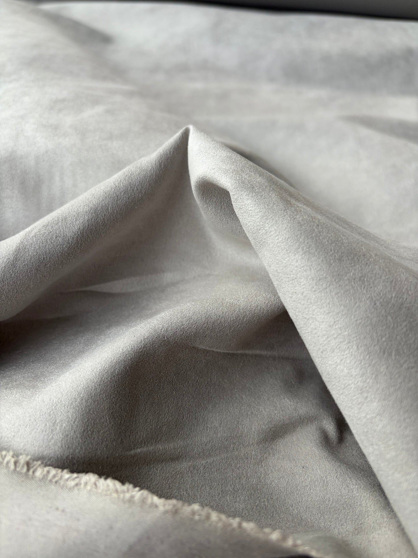 AMI 2.16 grey light suedine