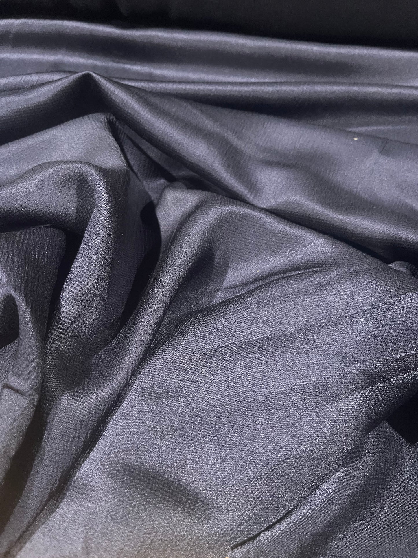E02 viscose crepon satin navy