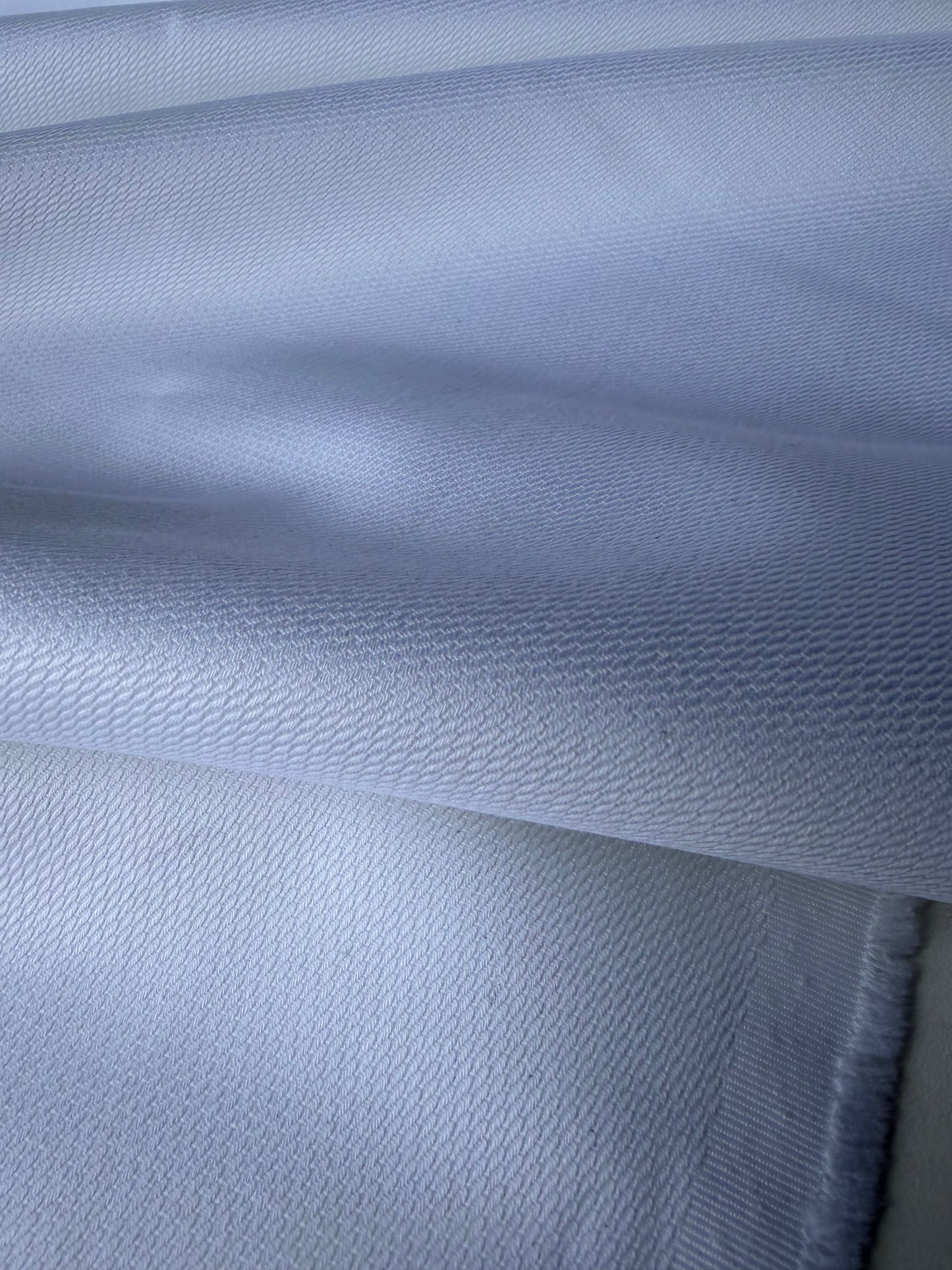 AMI 2.29 white midweight structured cotton