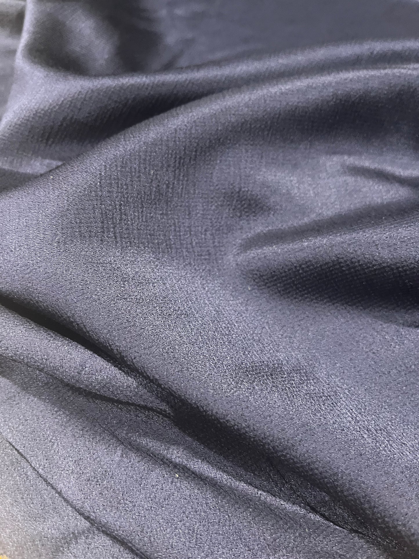 E02 viscose crepon satin navy