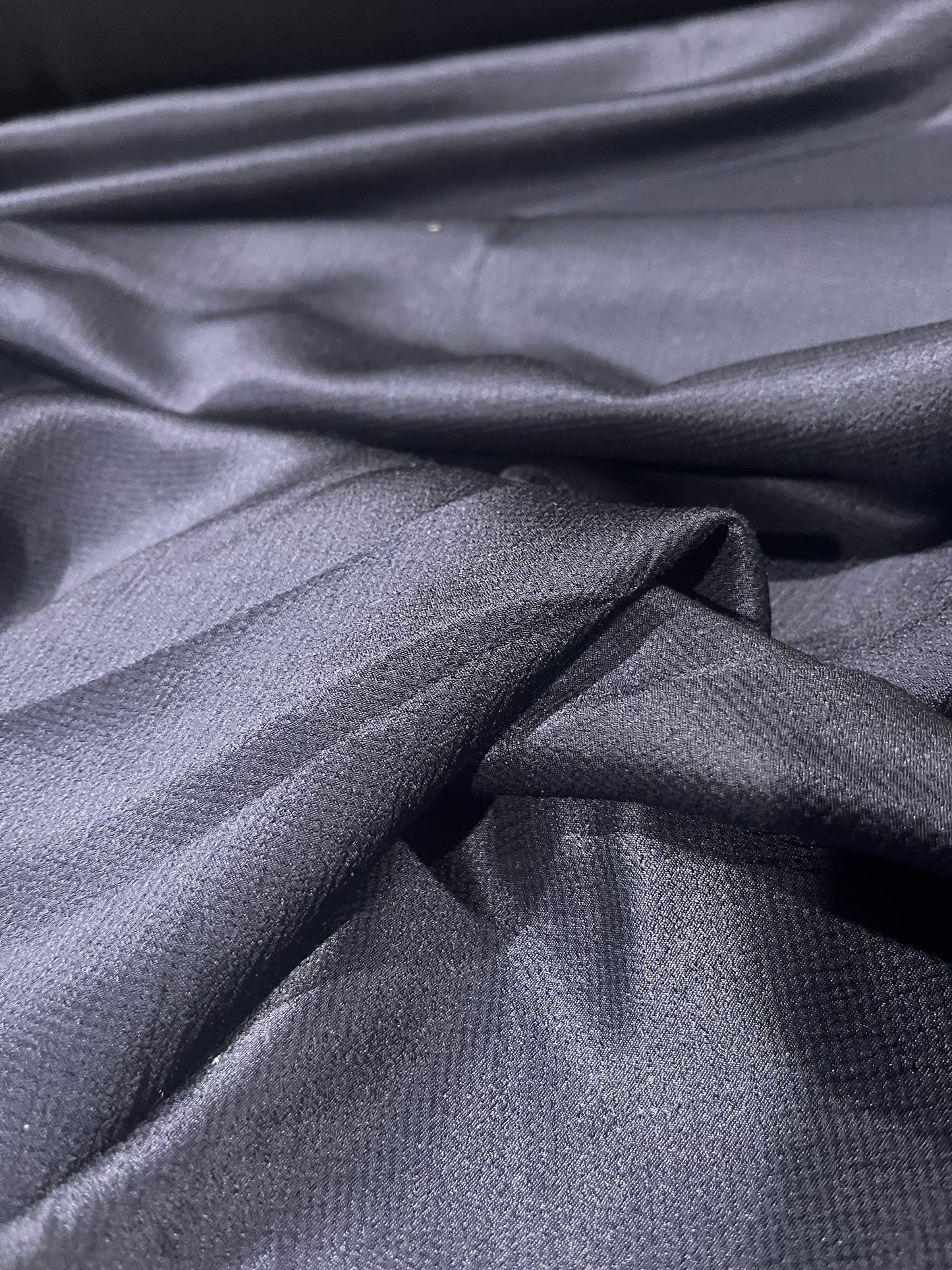 E02 viscose crepon satin navy
