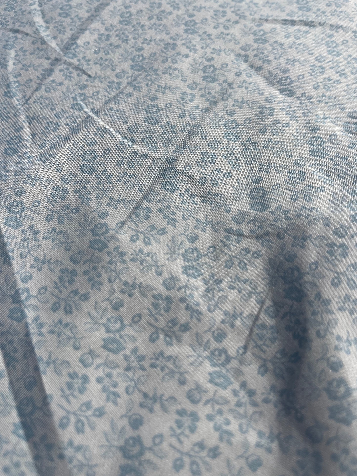 RW 057 poplin with small ice blue flowers