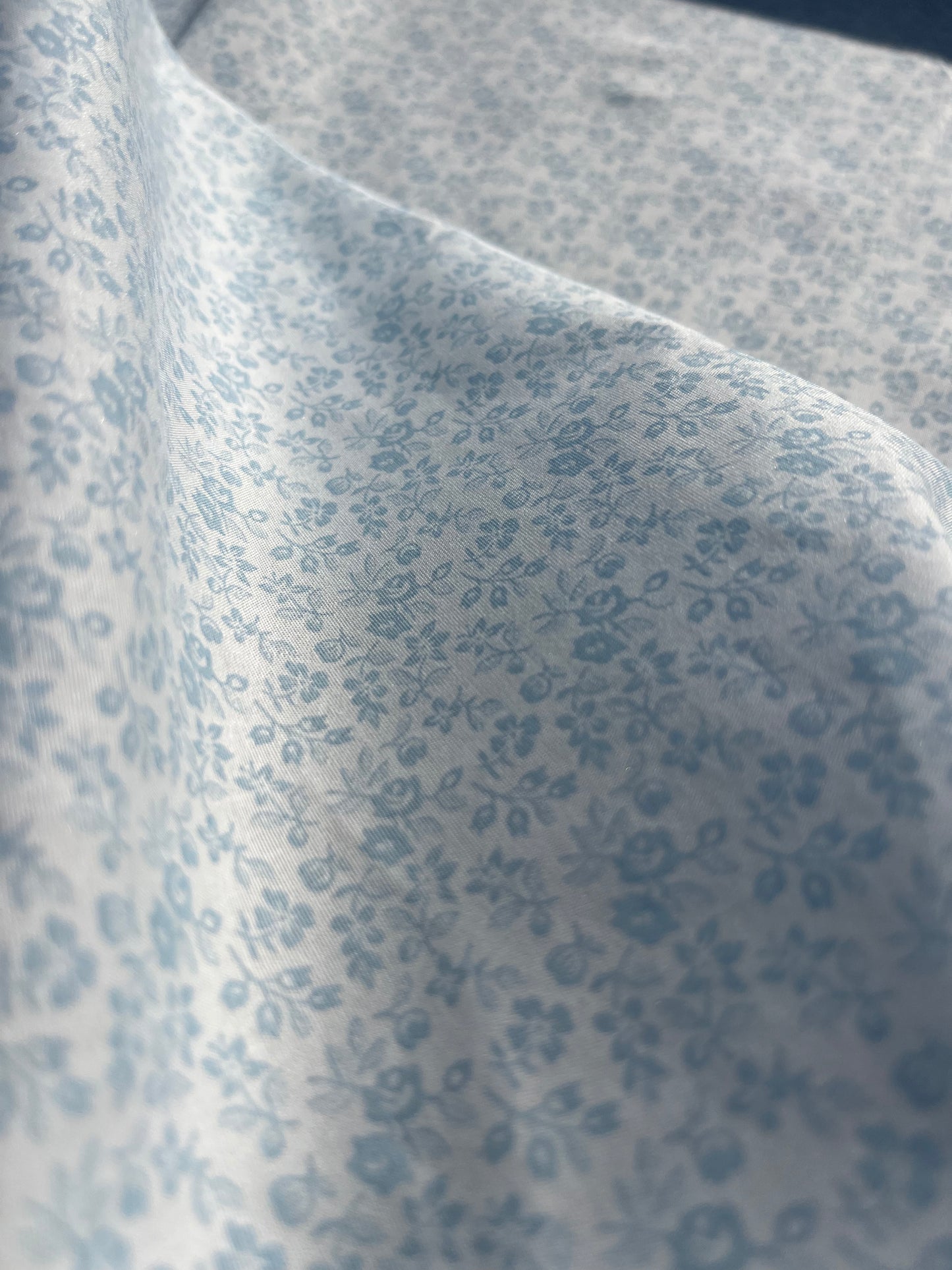 RW 057 poplin with small ice blue flowers