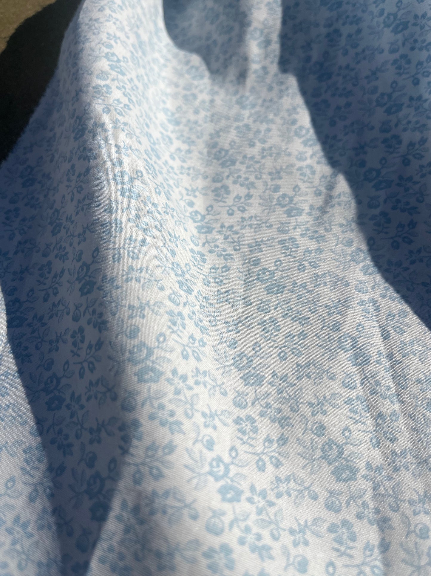 RW 057 poplin with small ice blue flowers