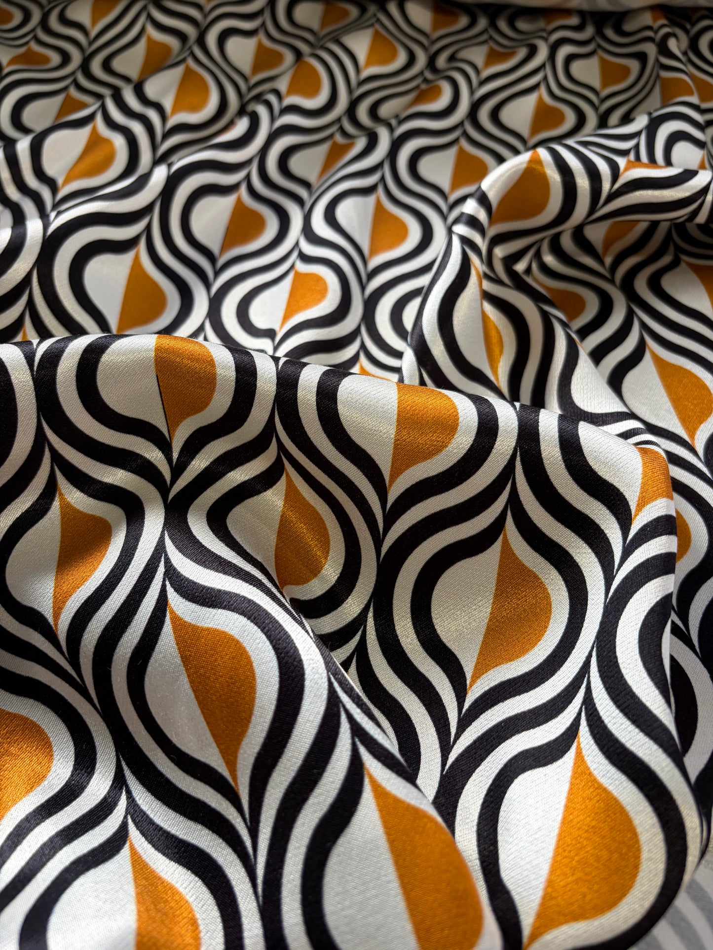 APU 003 cognac/white/black geo print viscose satin