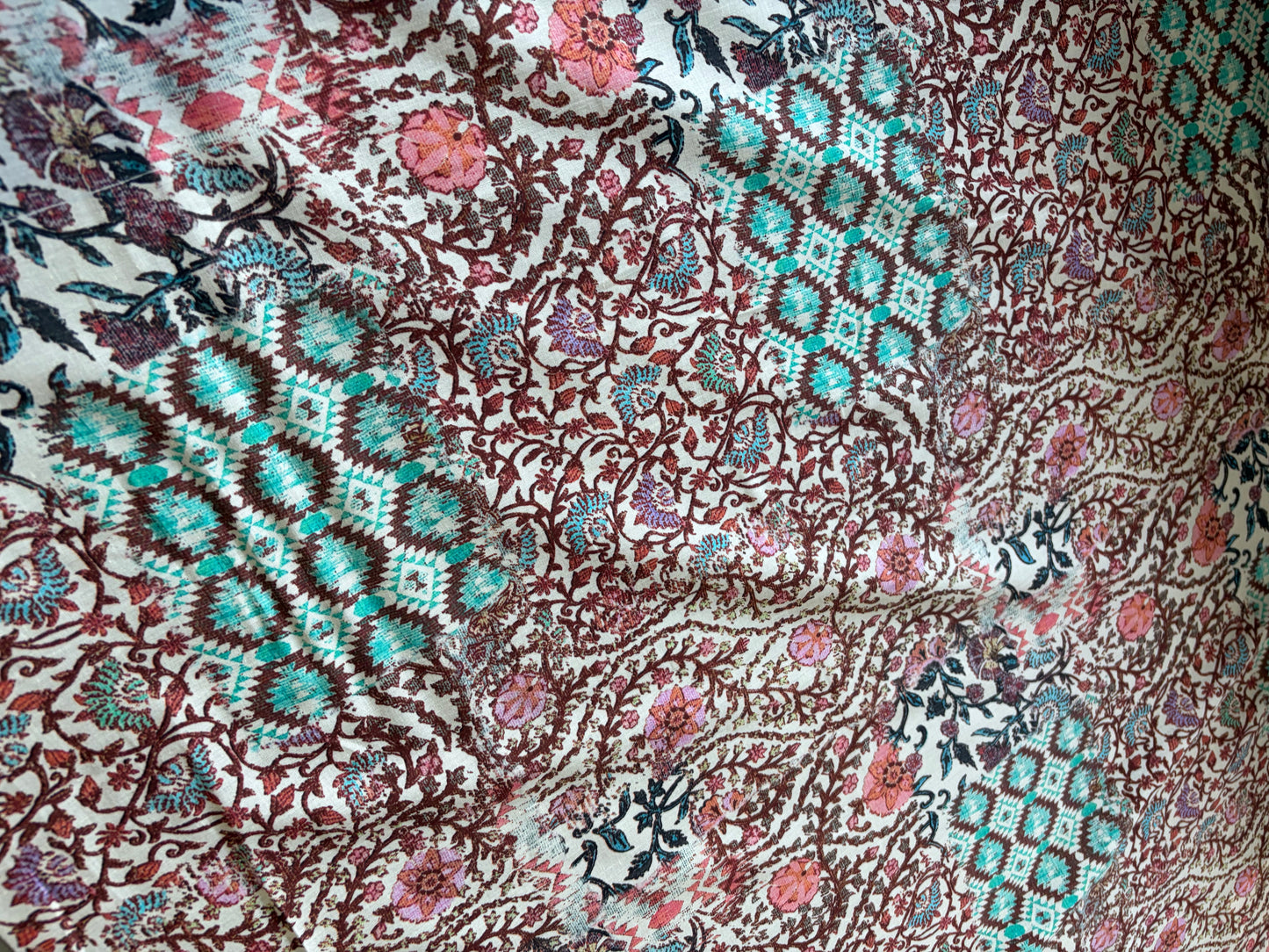 APU 010 patchwork/indian flowers cotton voile