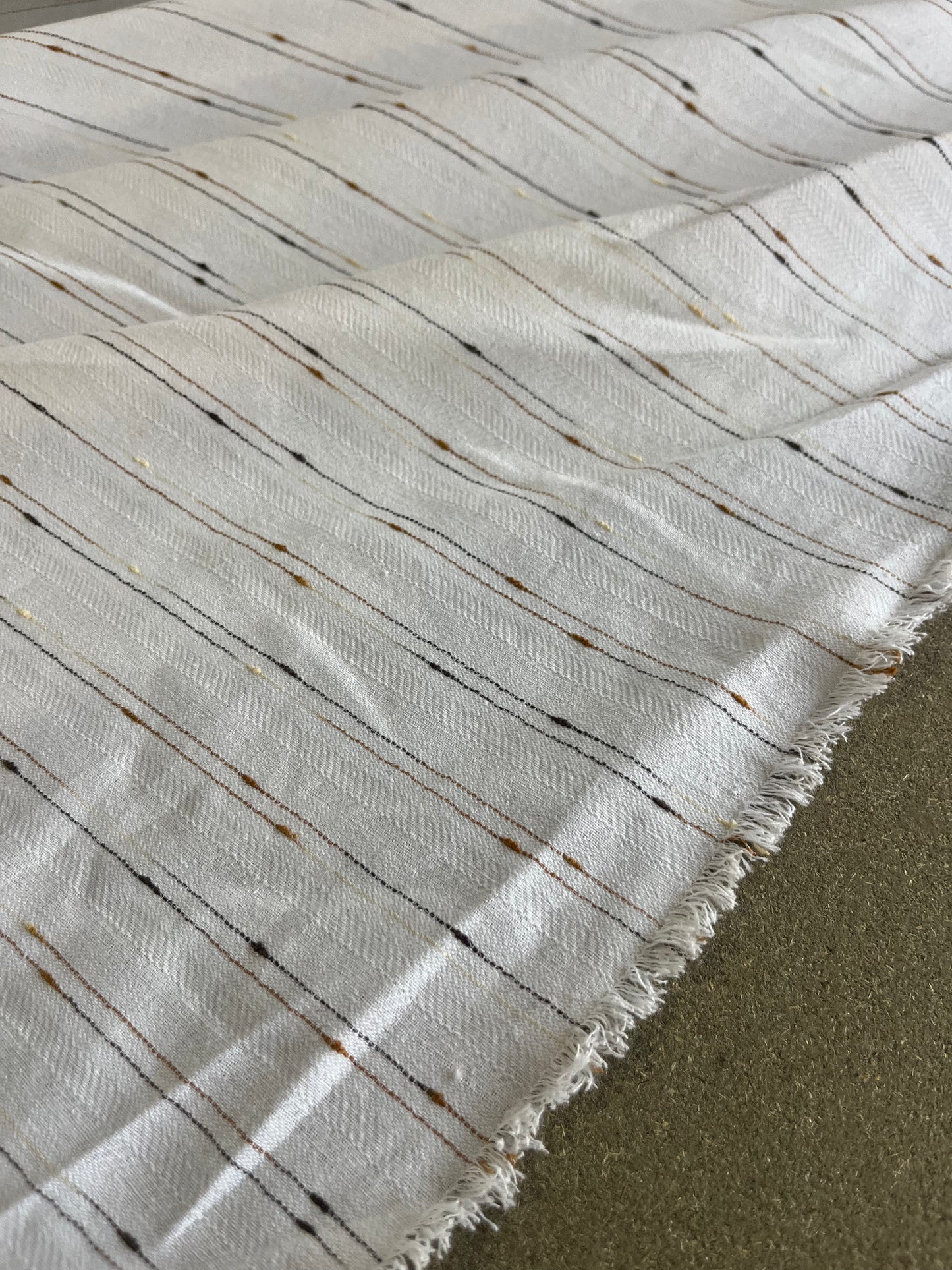RAOUL 004 coloured white denim with slub stripes sand/khaky