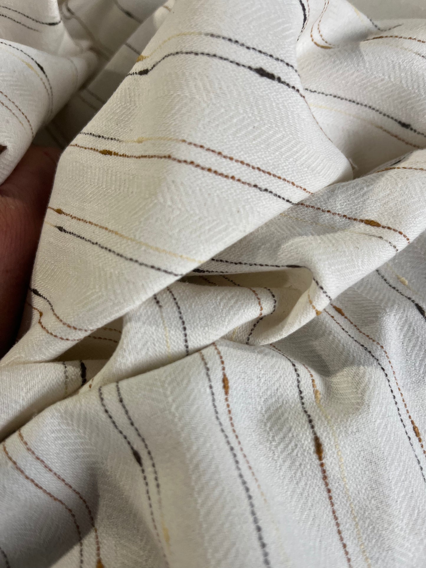 RAOUL 004 coloured white denim with slub stripes sand/khaky