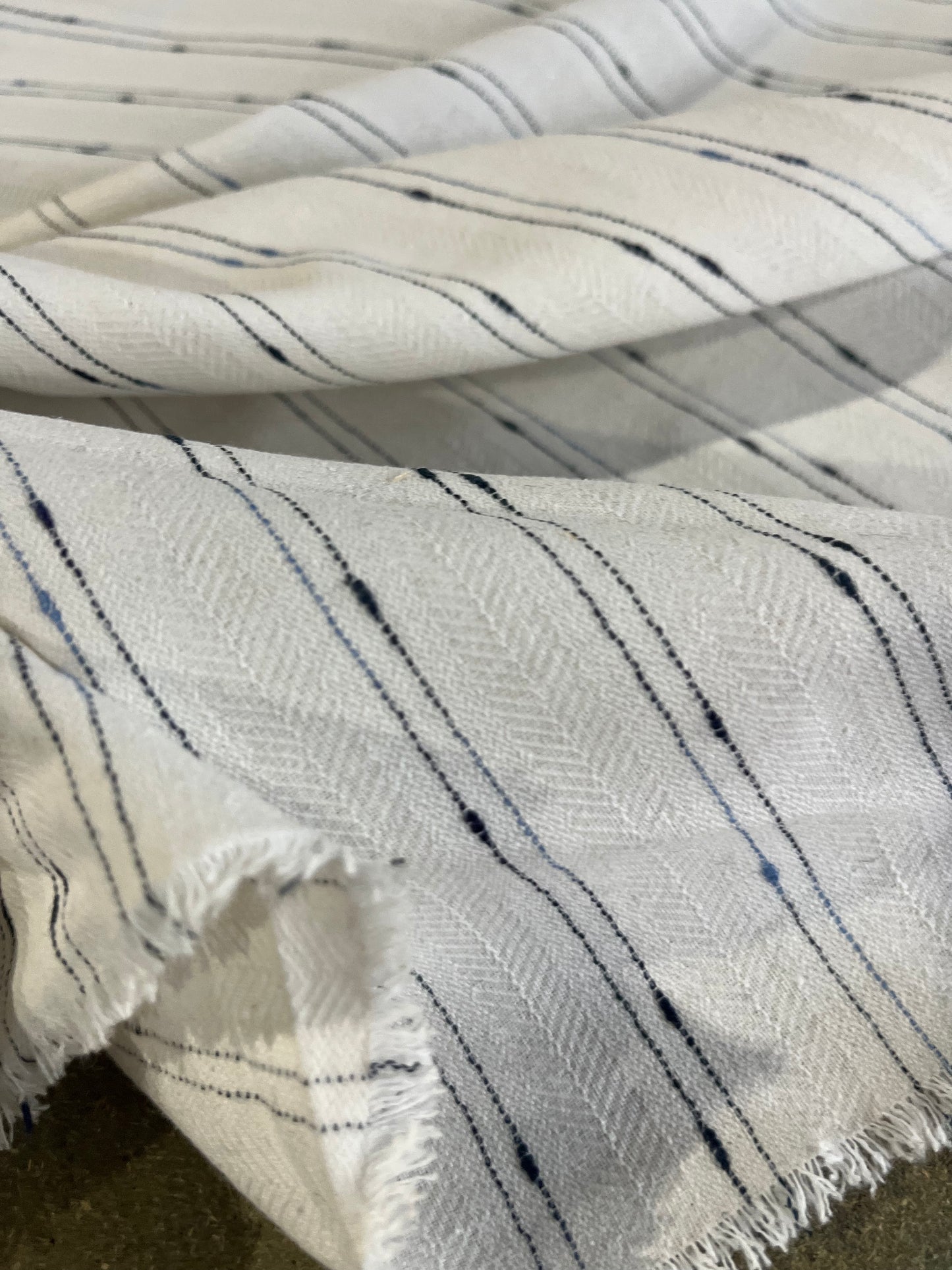 RAOUL 006 coloured white denim with slub stripes indigo