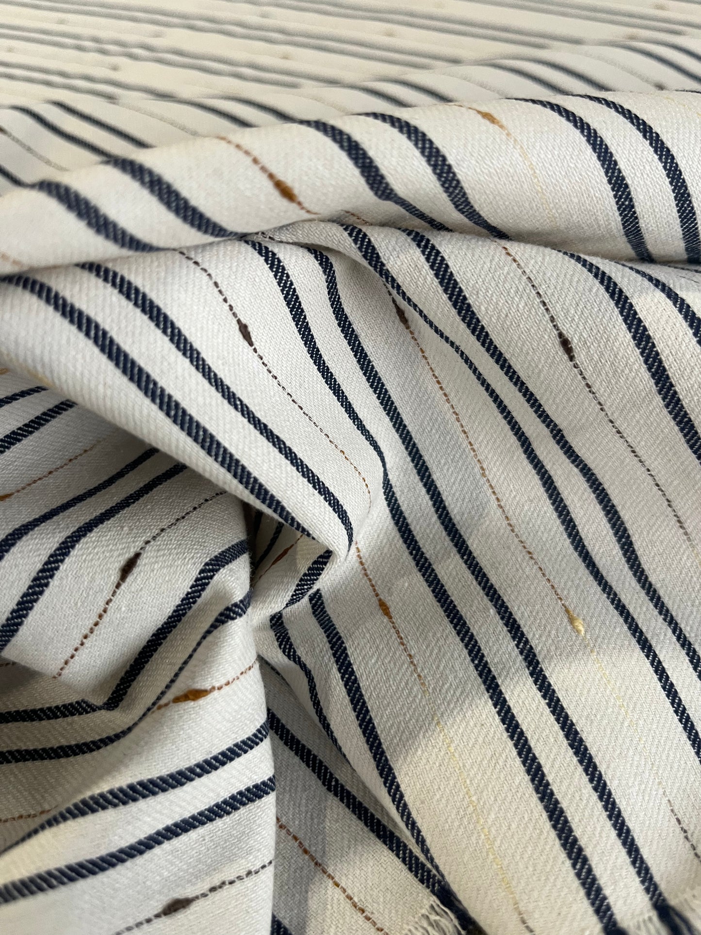 RAOUL 007 coloured white denim with irregular slub stripes indigo