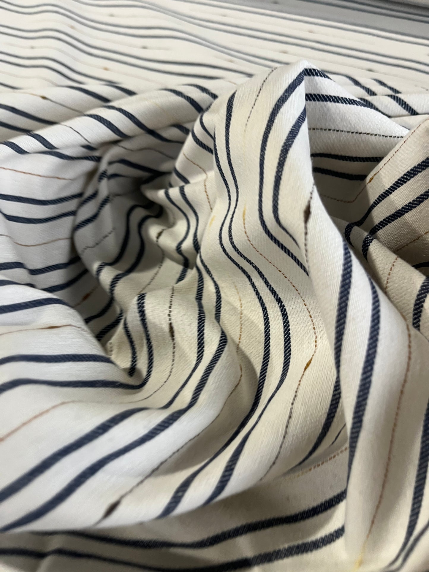 RAOUL 007 coloured white denim with irregular slub stripes indigo