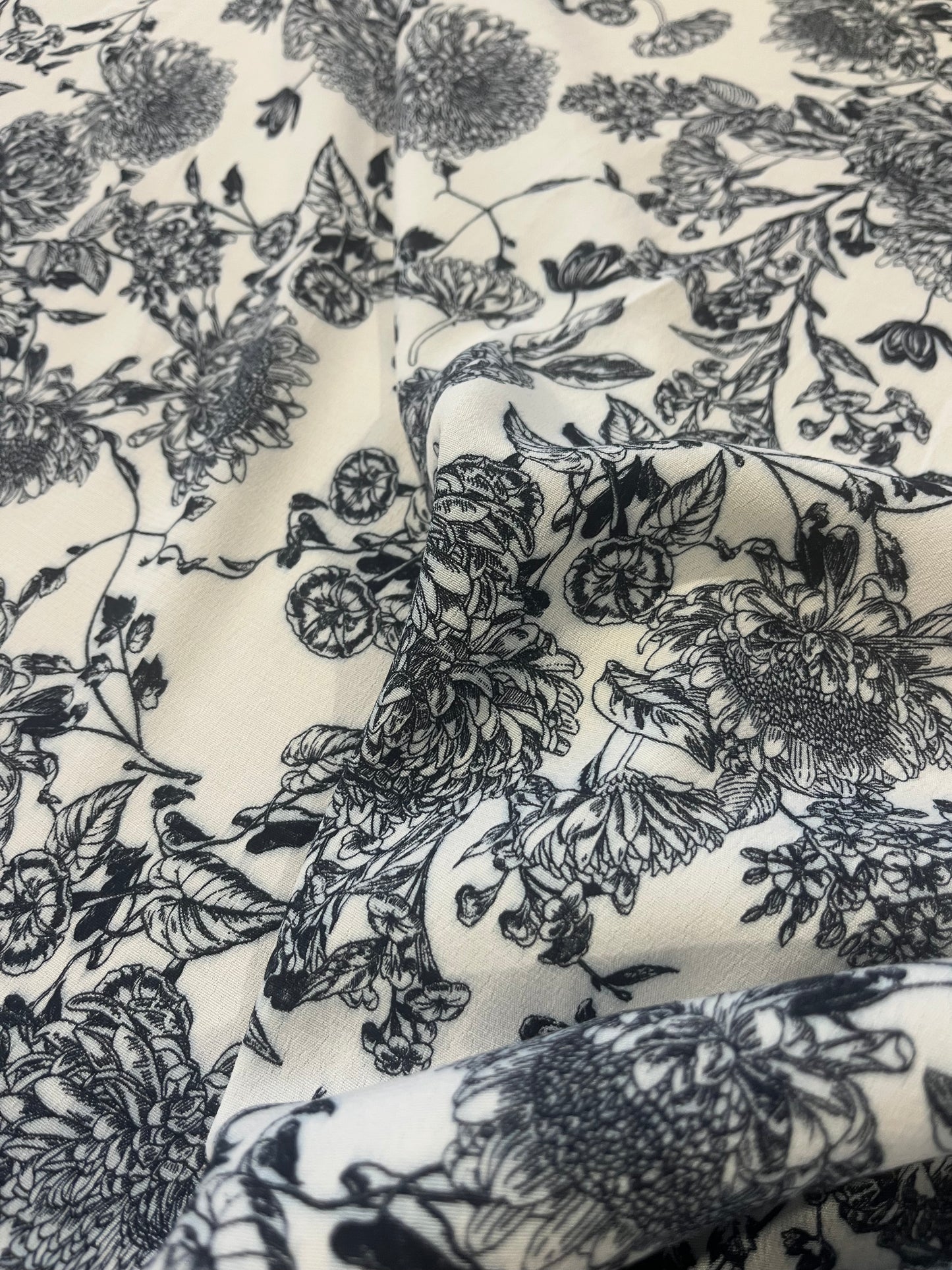 B01 Mattia 1000 crêpe viscose black/white print