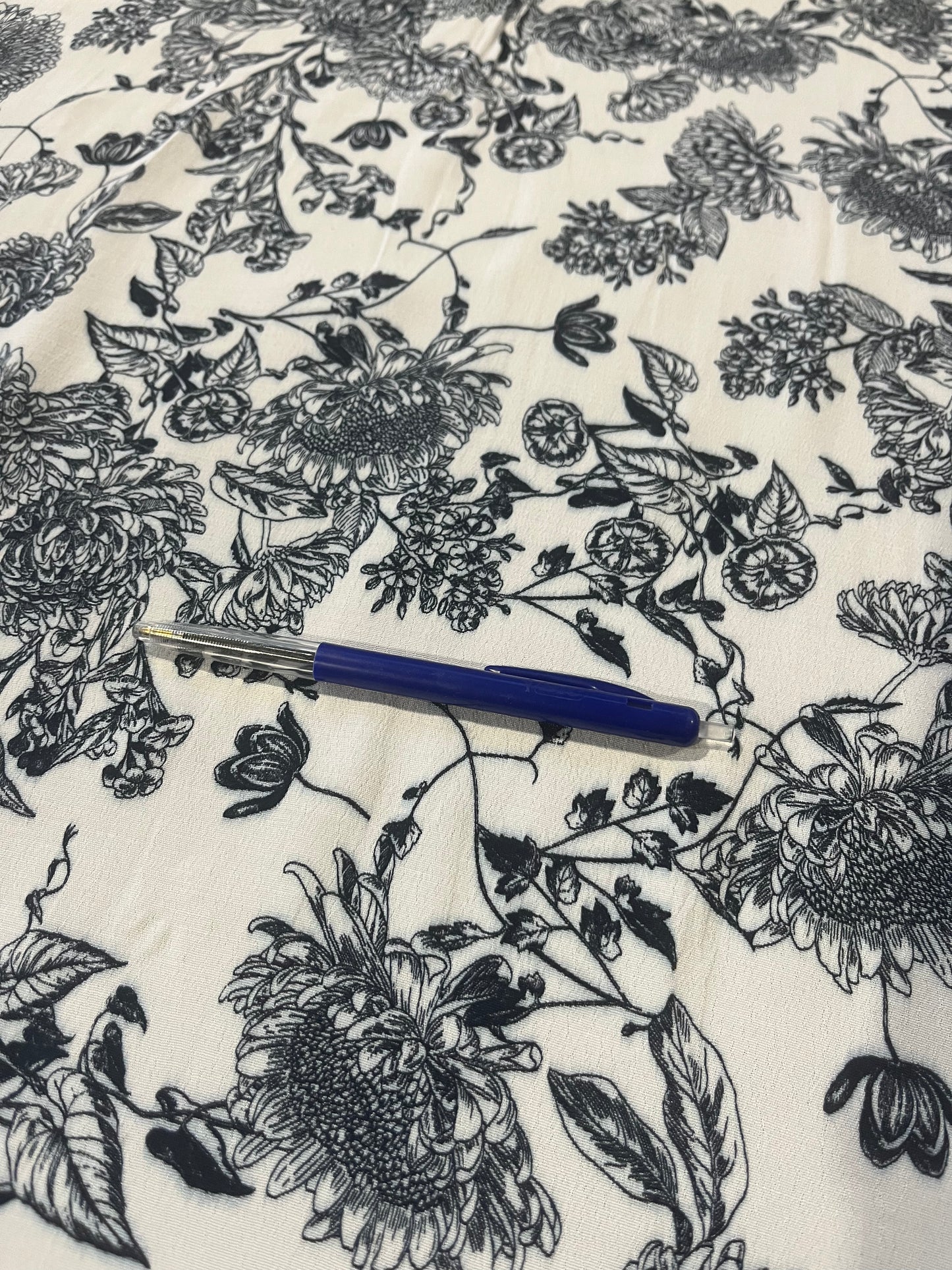 B01 Mattia 1000 crêpe viscose black/white print