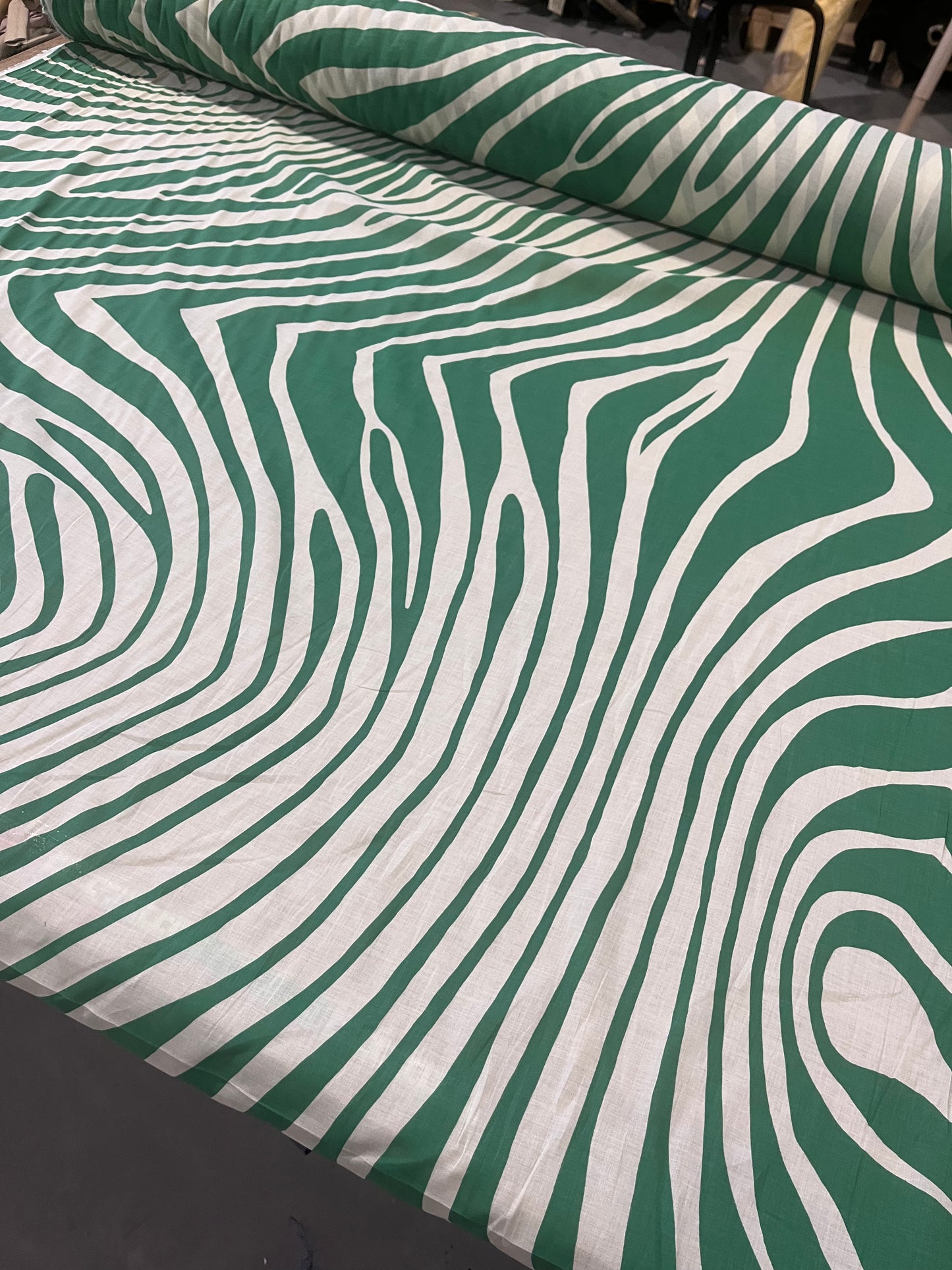 D01 Mattia 1040 cotton voile green zebra