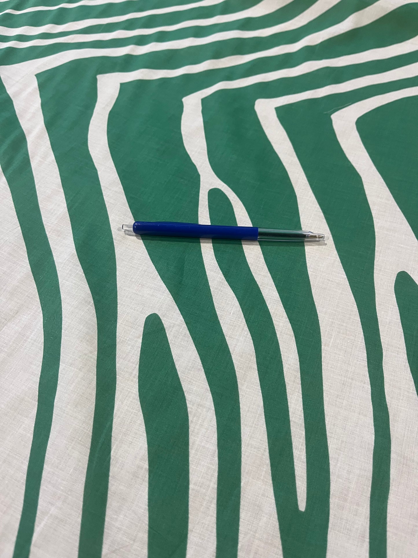 D01 Mattia 1040 cotton voile green zebra